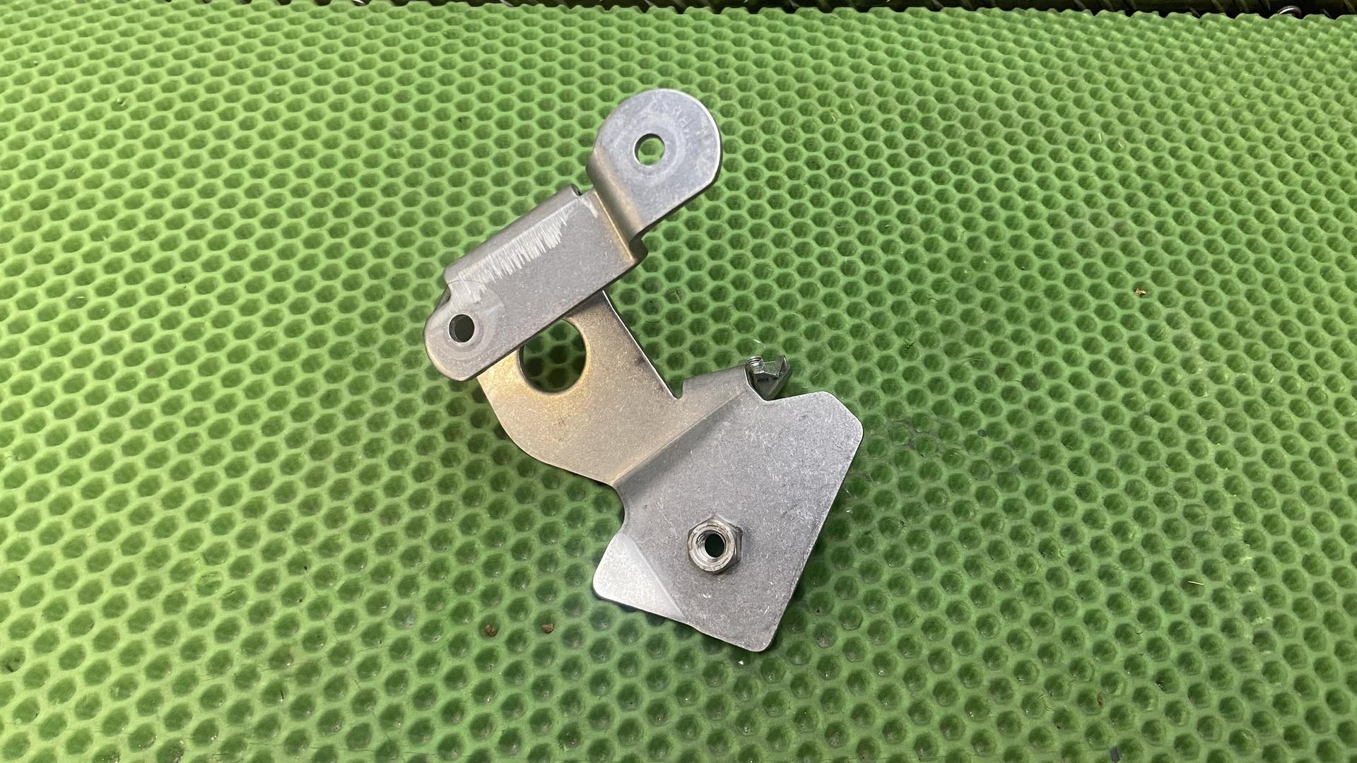 Кронштейн защиты бака Л 46638538037