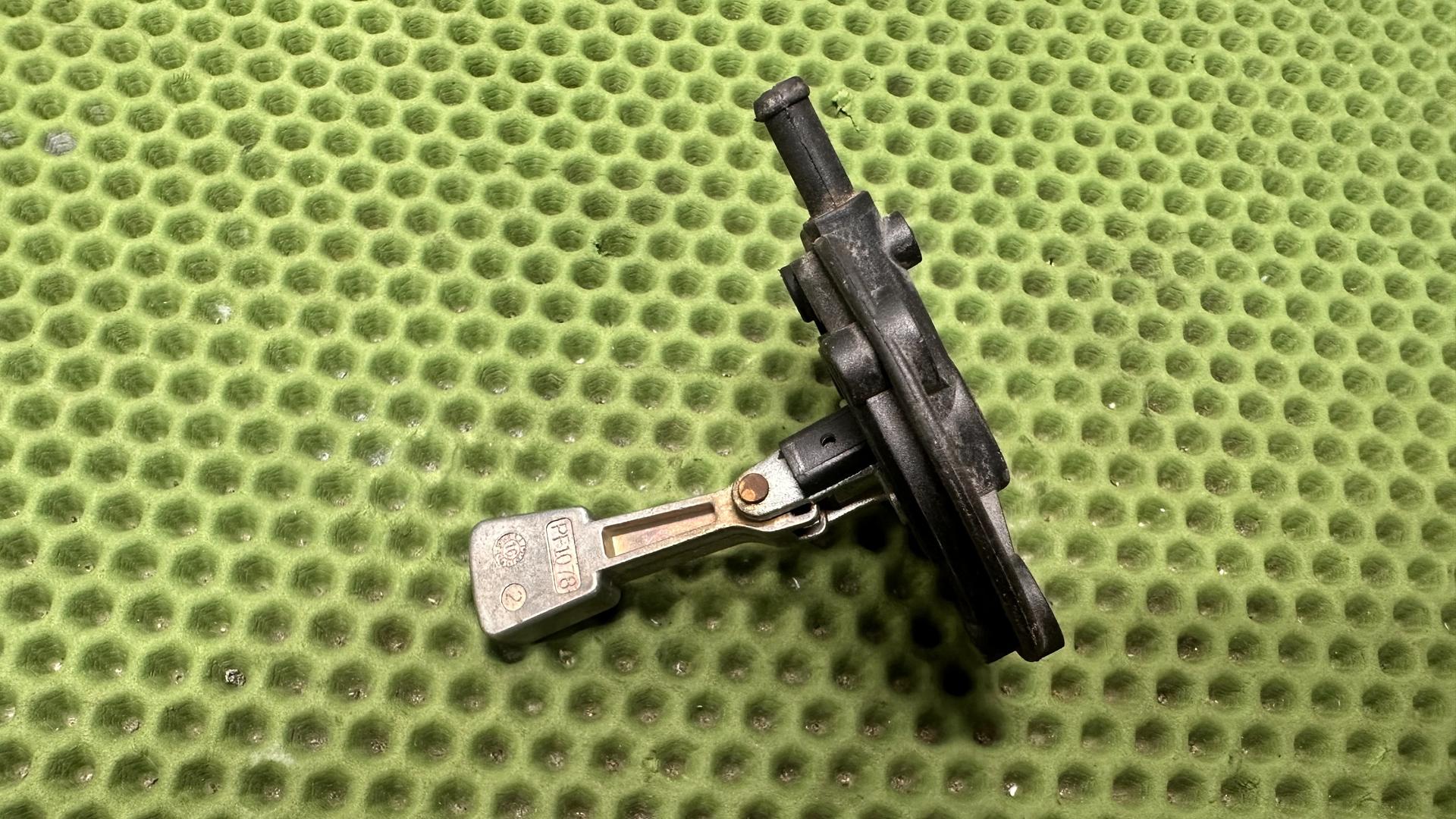 Предохранительный клапан топливного бака F650/700/800 16117691397