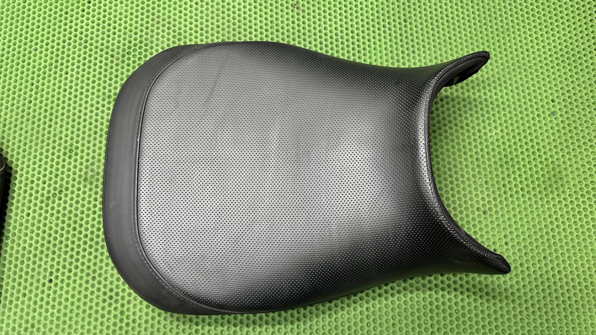 Сиденье водителя, черное 52538532737