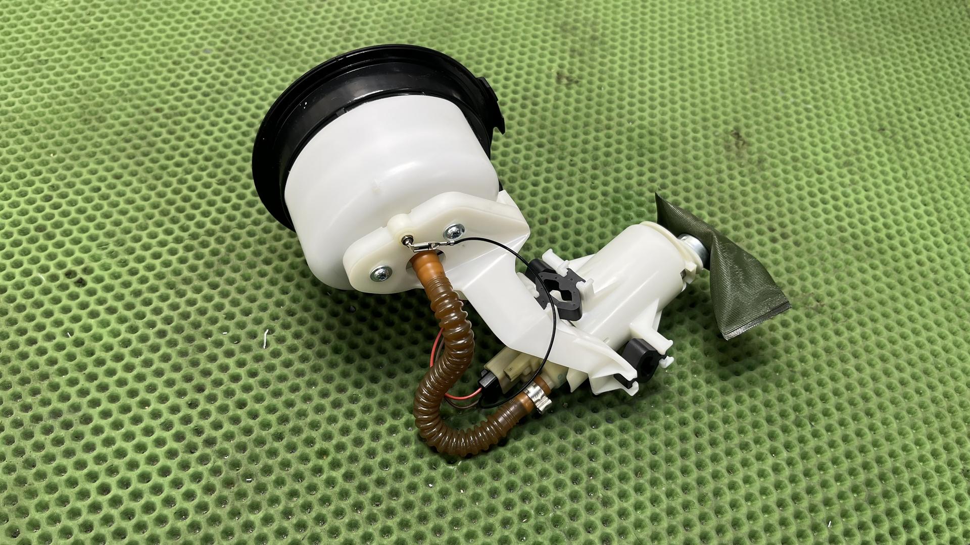 Узел топливного насоса 16137656904