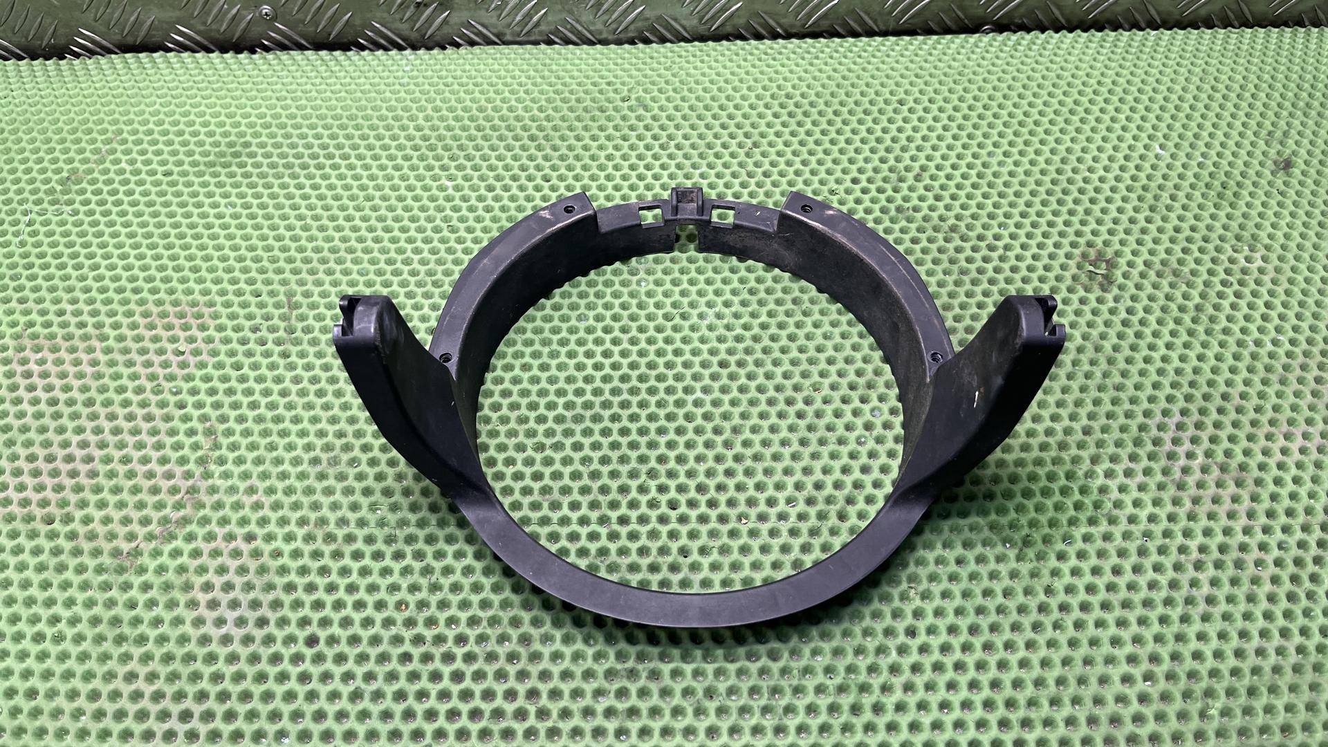 Центрирующее кольцо крышки фары 46638564489