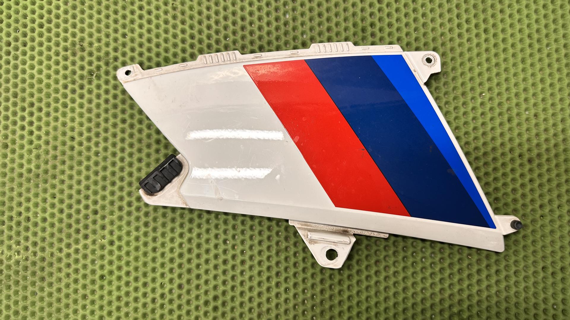 Облицовка топливного бака П 46637693434