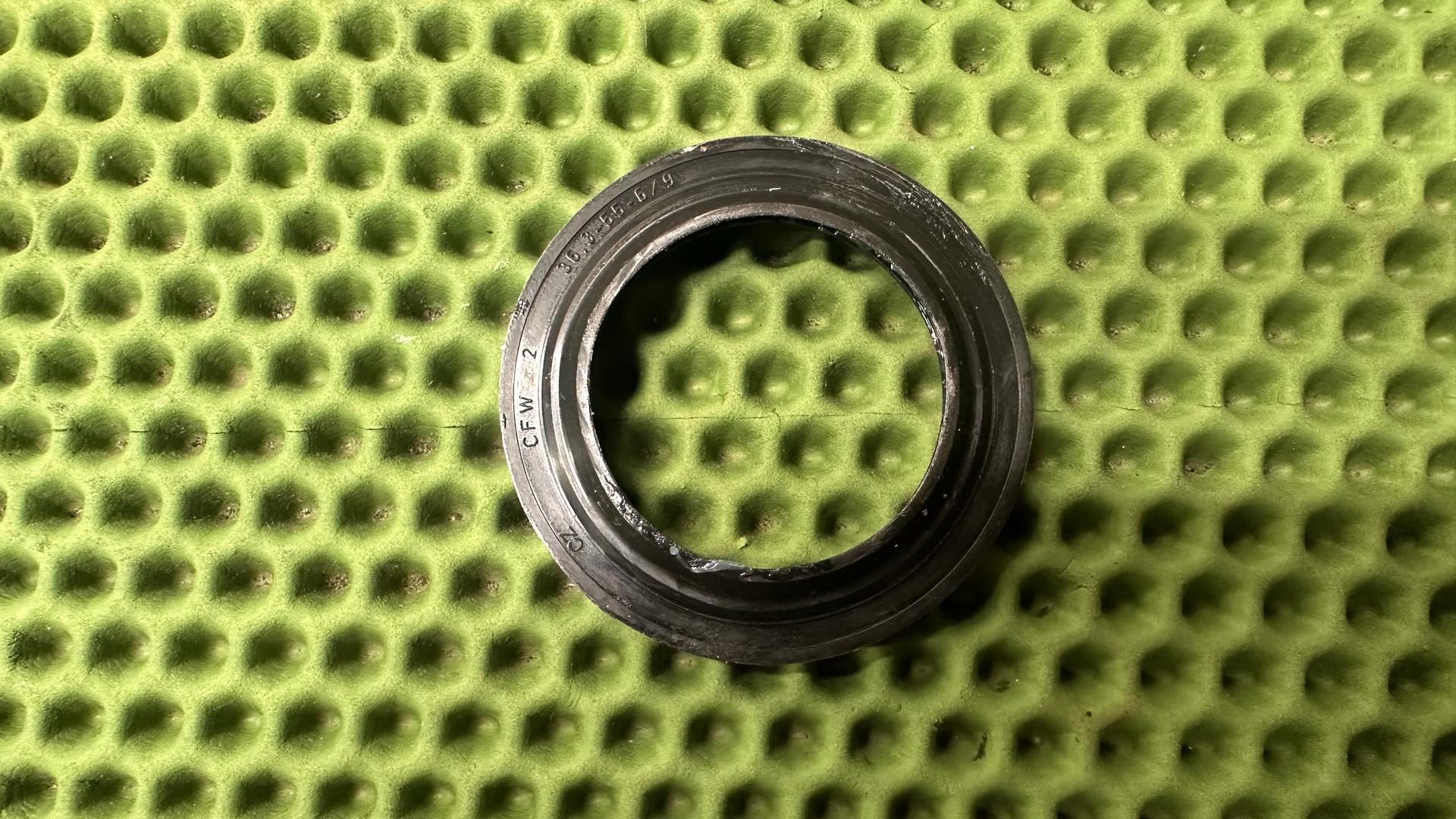 Пыльник верхнего подшипника вала рул.колонки R1300GS/GSA/RT 31427923053