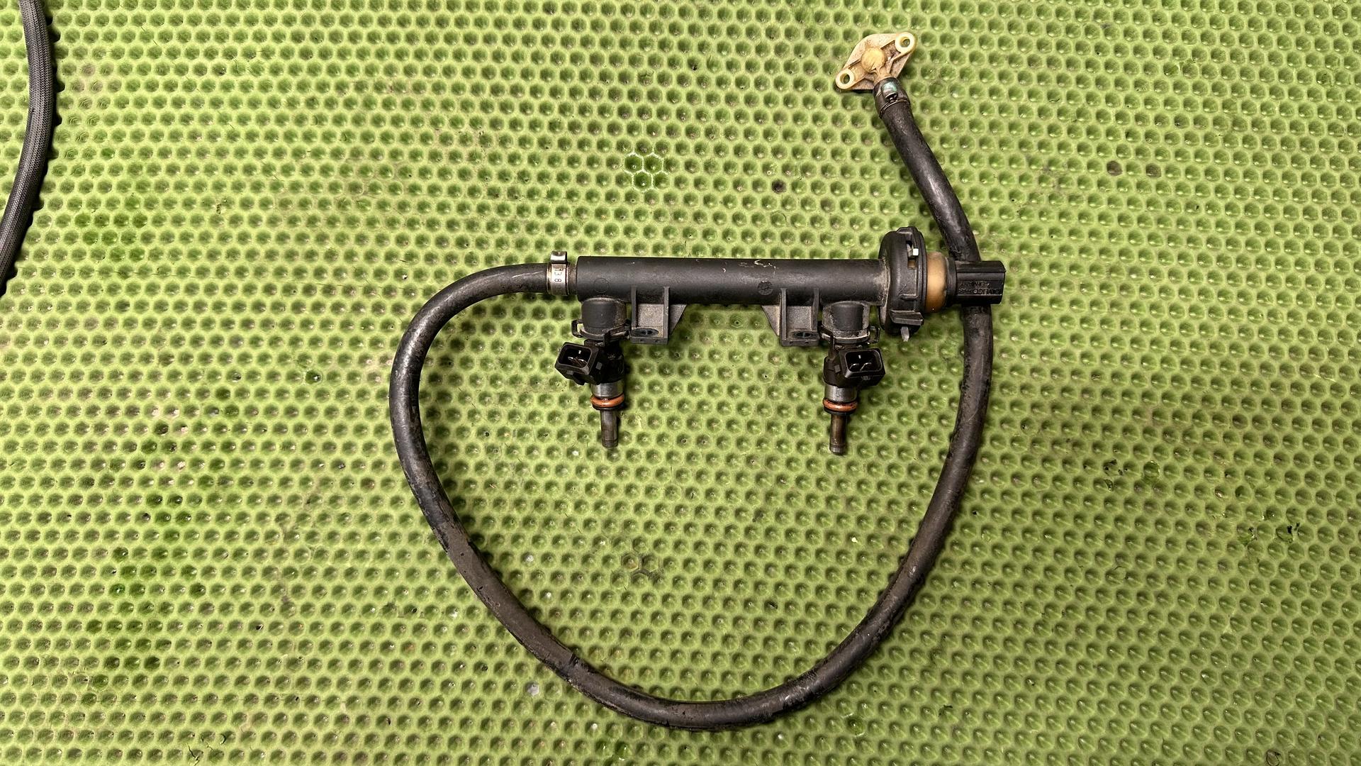 Топливная рампа 13547680105