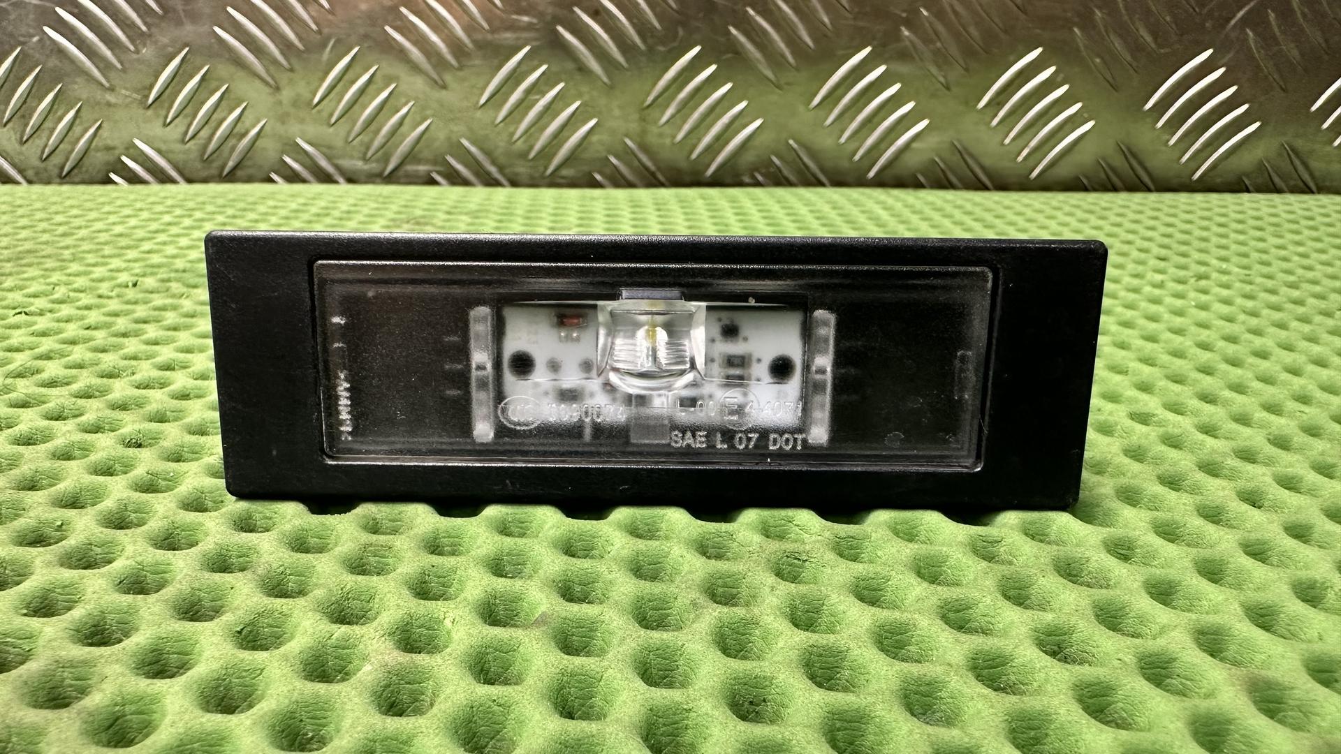 Фонарь подсветки номерного знака 63267193294