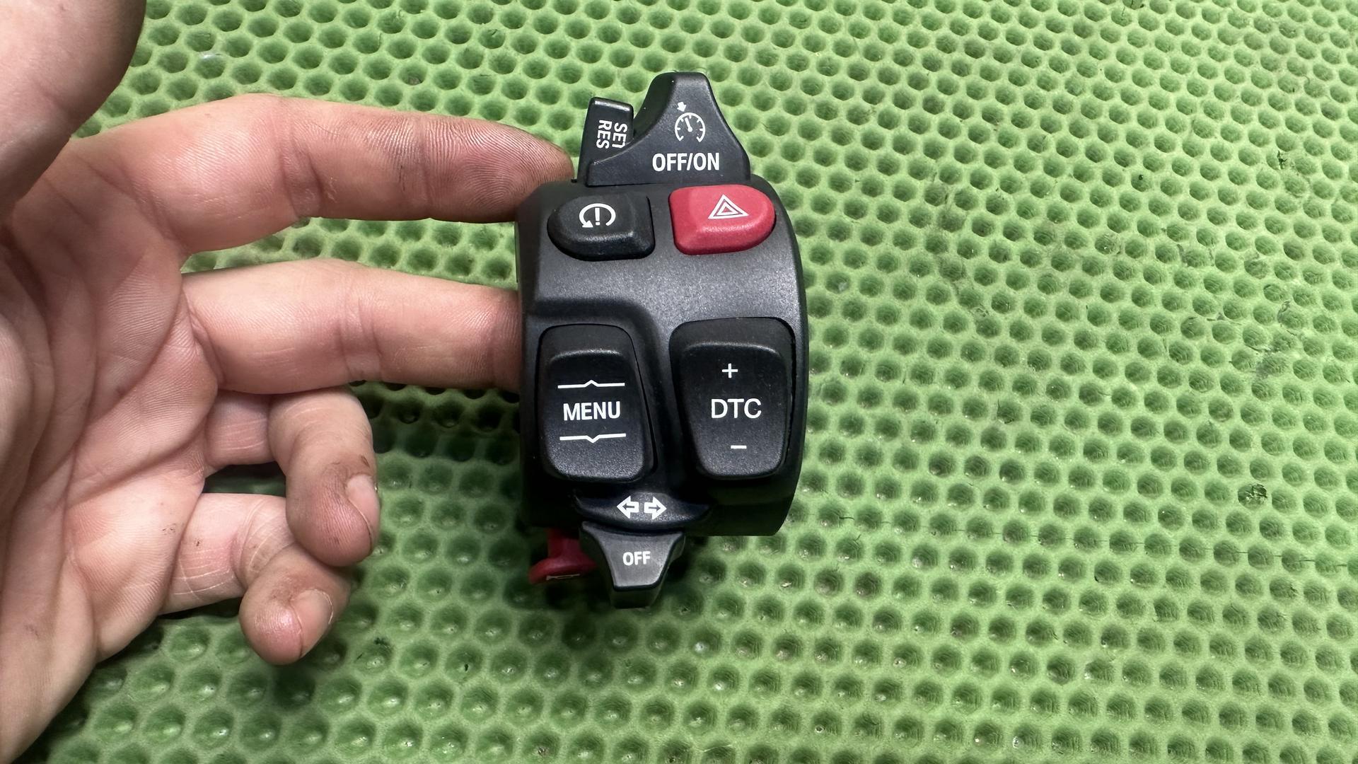 Комбинированный выключатель (пульт) Левый 61318394467