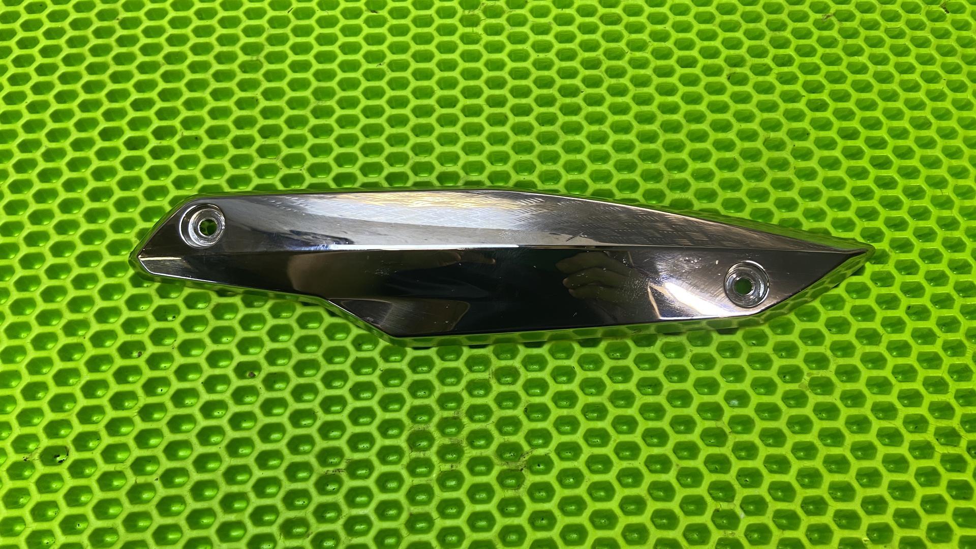 Накладка ветрозащитного щитка хром.П 46637727404