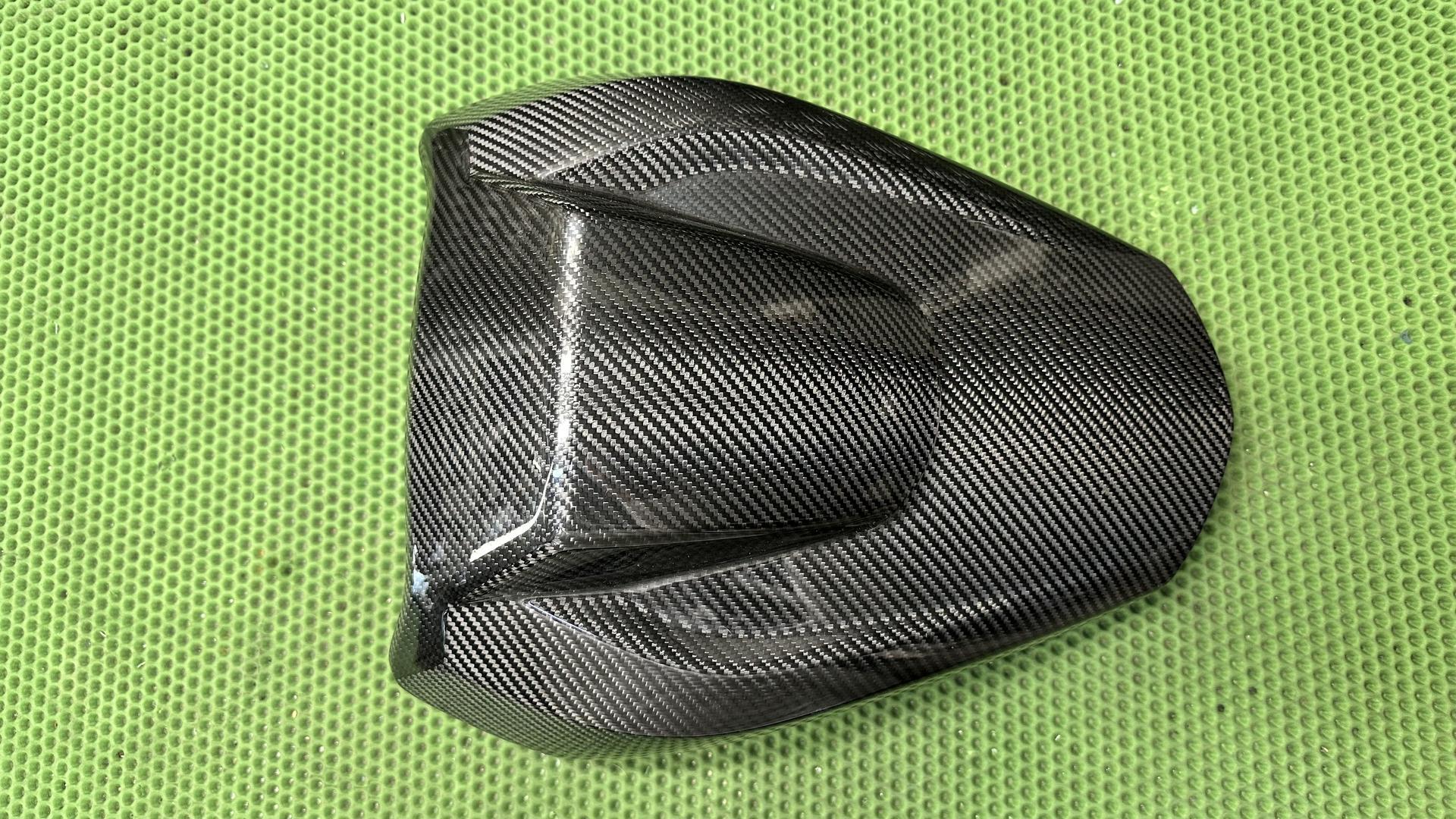 Карбоновая накладка сиденья K1300S K40 46637701930