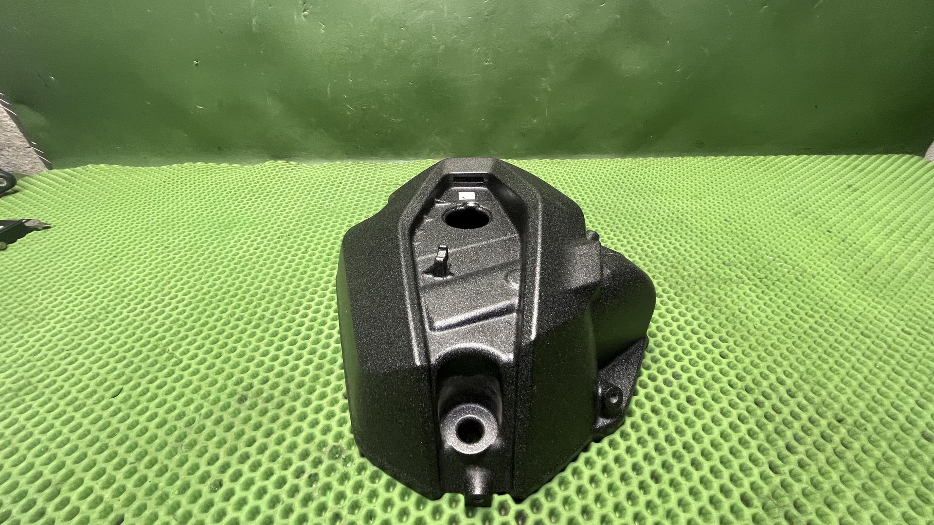 Крышка ГБЦ правая черная R1300xx KA1-5 11127109364