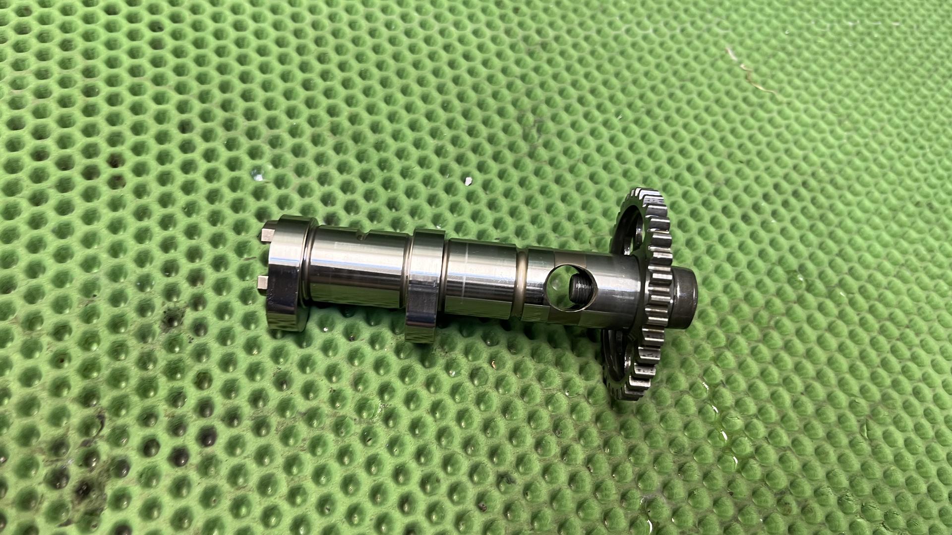 Распредвал выпускных клапанов правый (W258) R1300xx KA1-5 11319446108