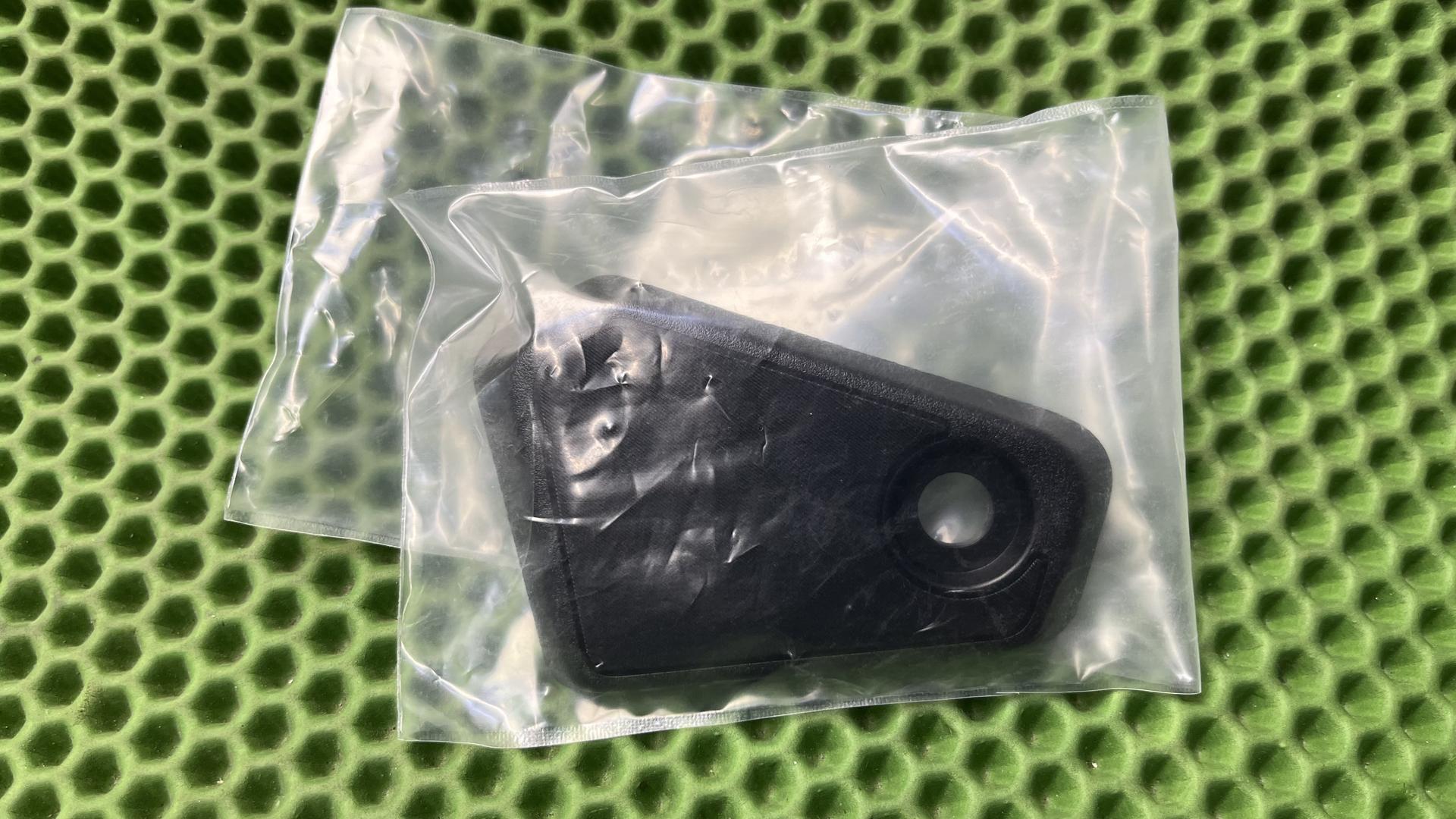 Заглушка площадки топкейса Л. R 1300 GS / RS 77447105863