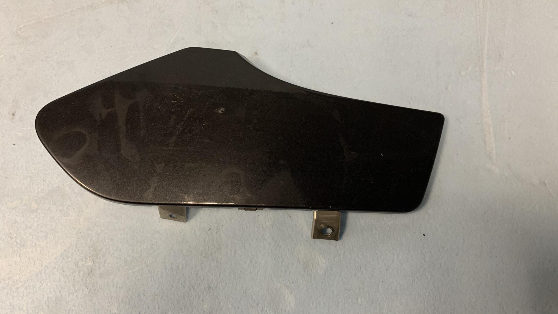 Откидная крышка отсека радиоприемника 46637724150