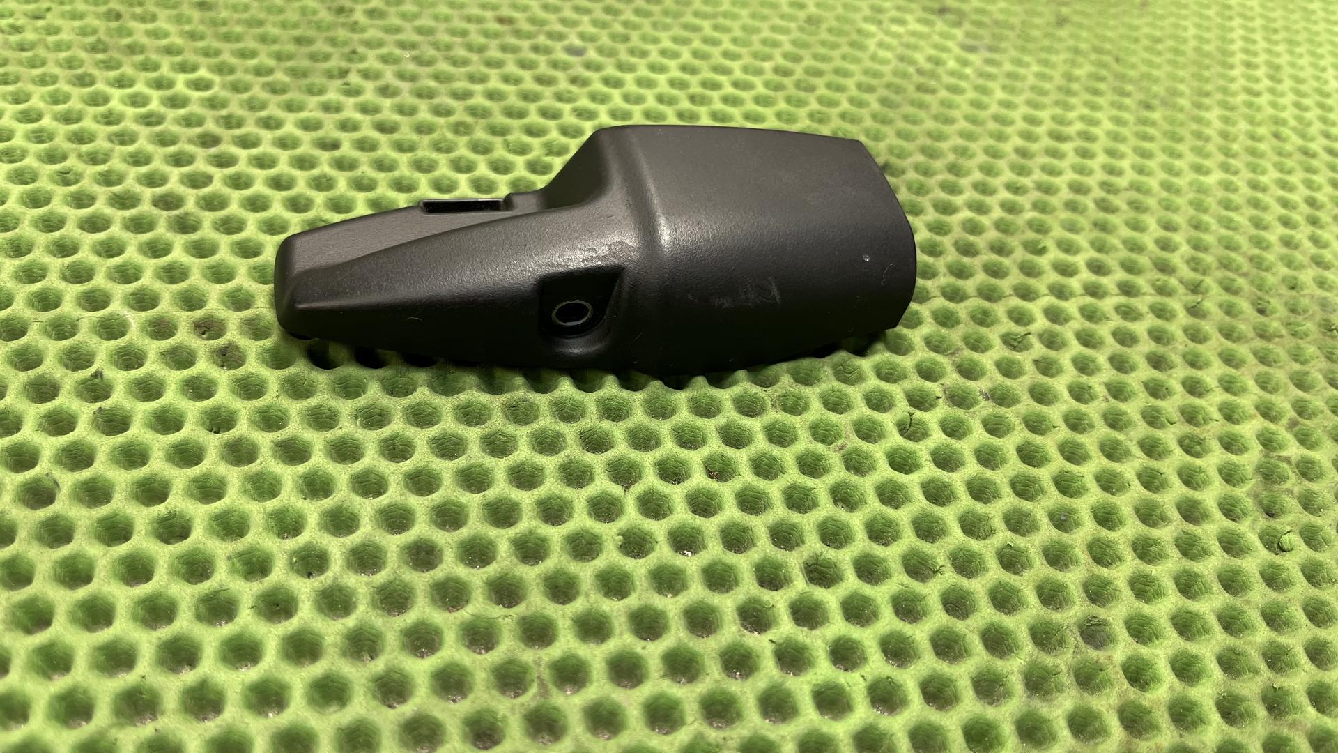 Держатель указателя поворота Л 63138350025