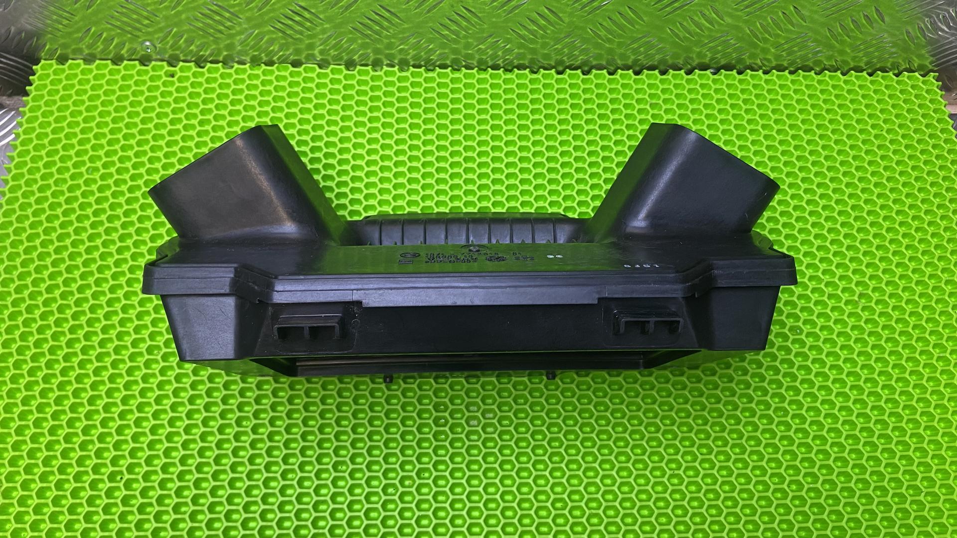 Корпус воздушного фильтра 13717712316