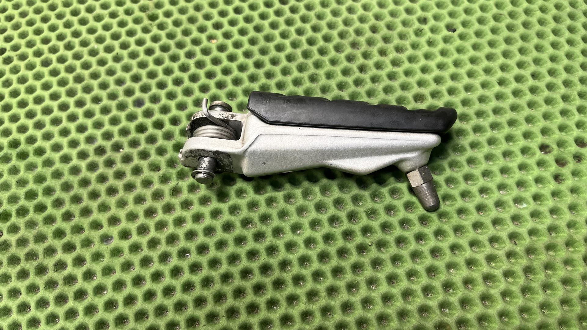 Упор для ноги П с резиновым элементом 46717700914