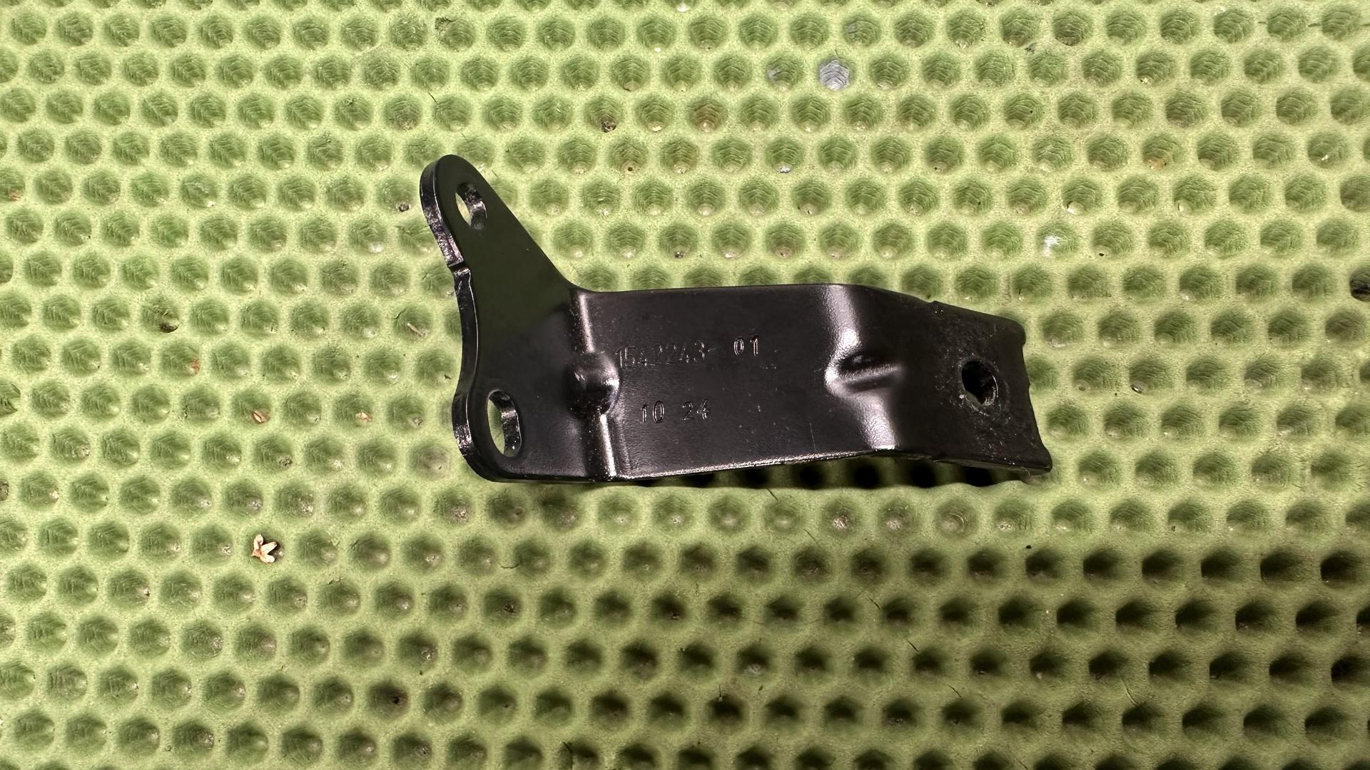 Держатель радиатора левый R1300GS/GSA/RT KA1-3 17111542243