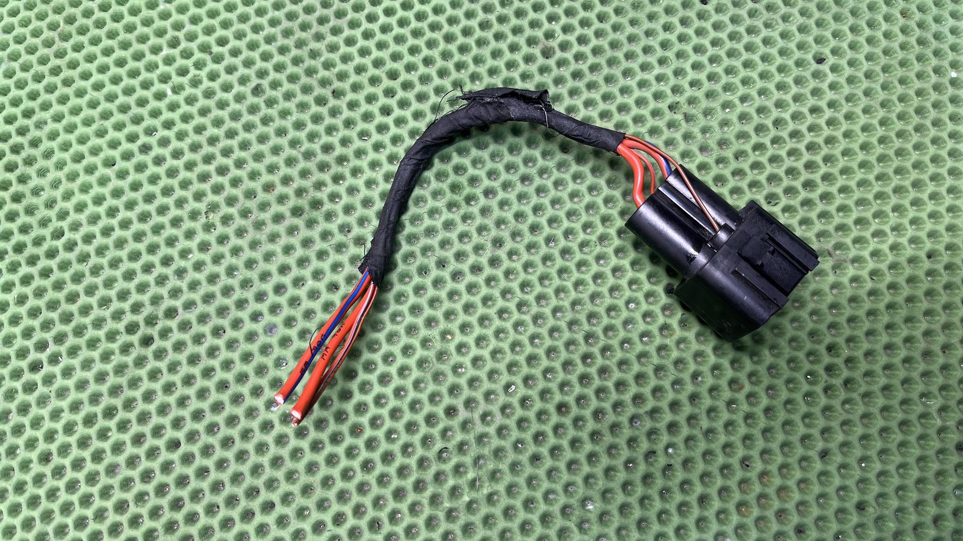 Ремонтный разъем силового реле 4-Pin 1564972