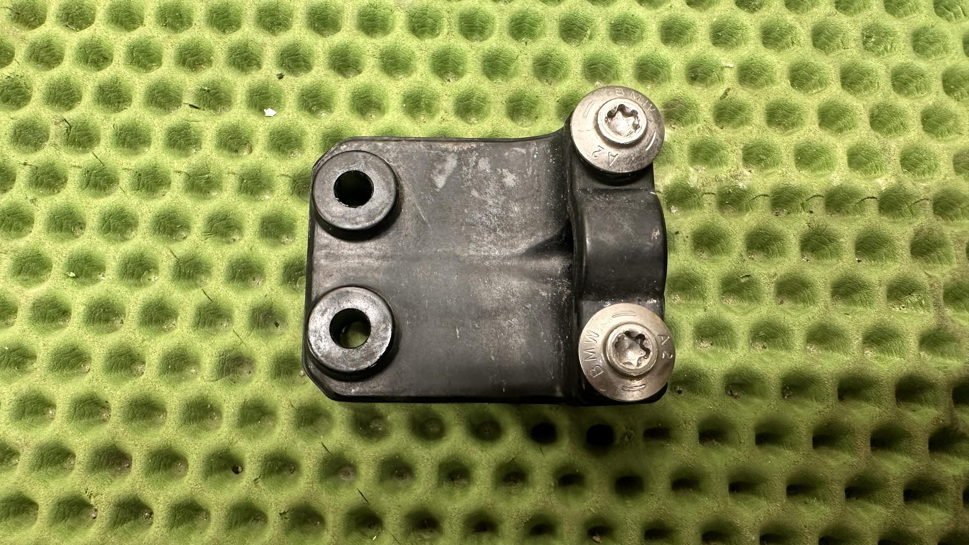 Кронштейн крепления противотуманной фары ПТФ K1600GT/GTL/Bagger 