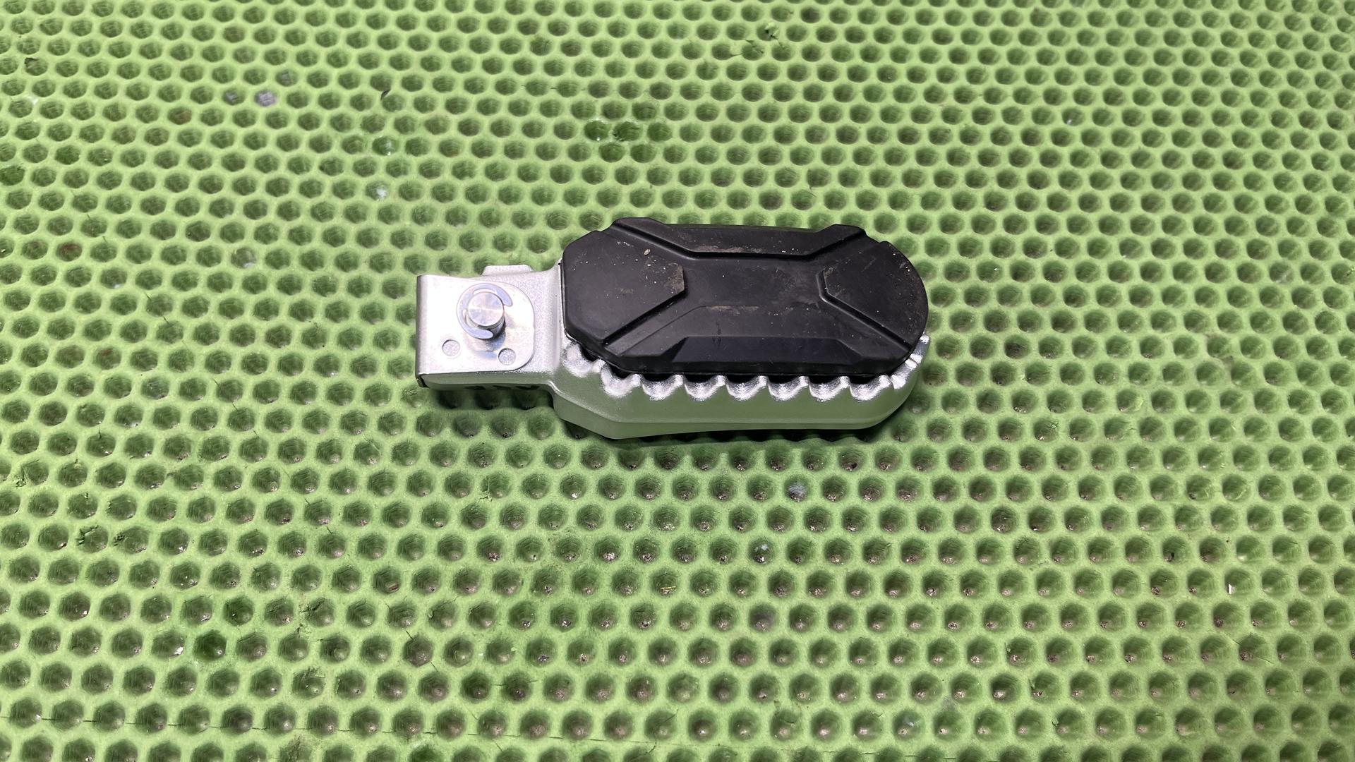 Подножка пассажира левая Komfort R1300GS/GSA KA1-2 46717108051