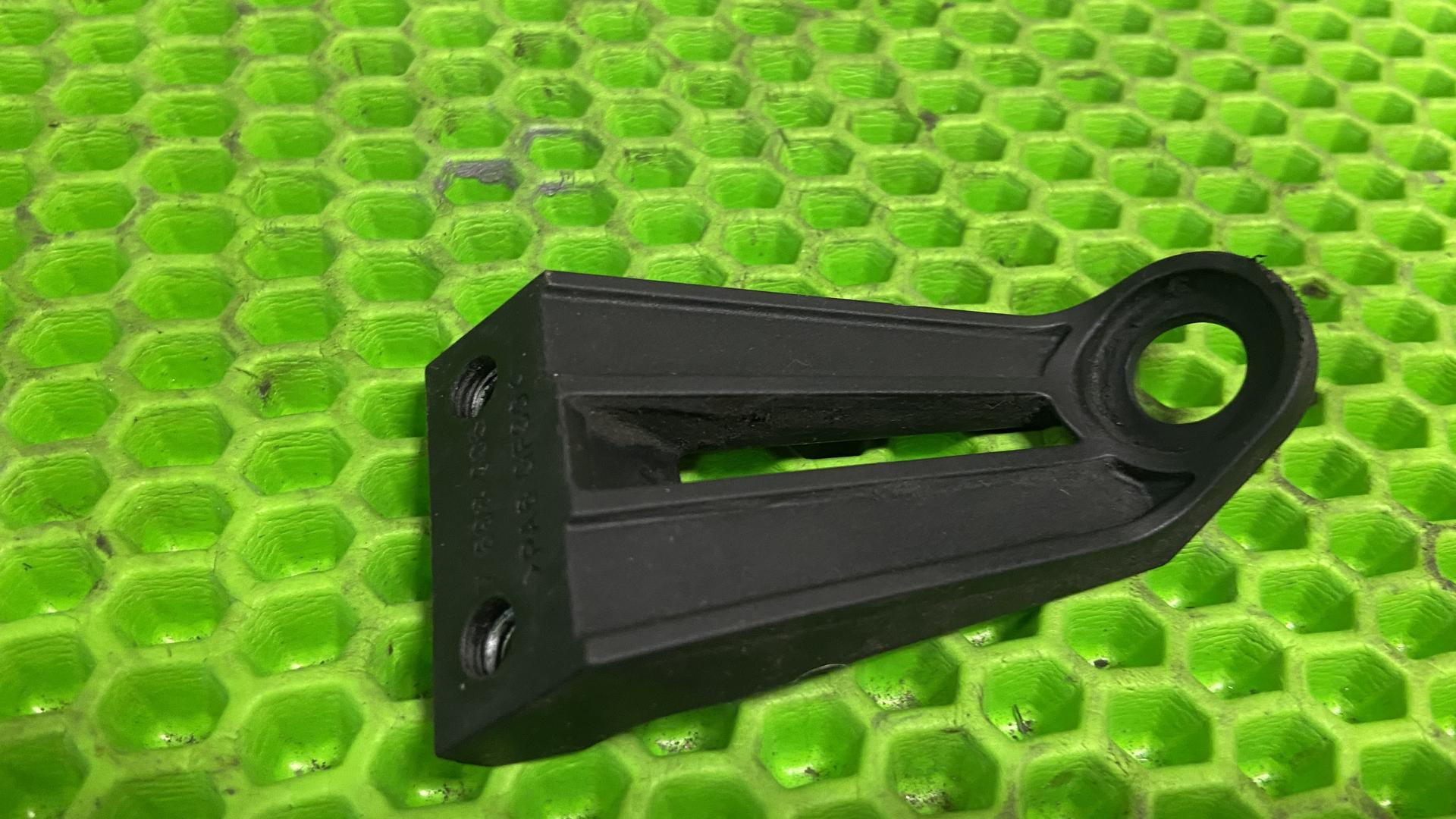 Держатель радиатора Л Нж 17117698305