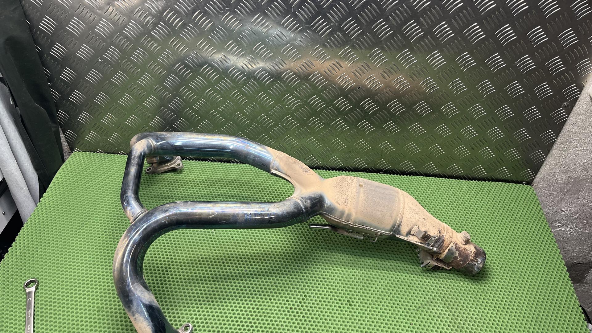 Выпускной коллектор R1250xx K50-54 хром. 18518559520