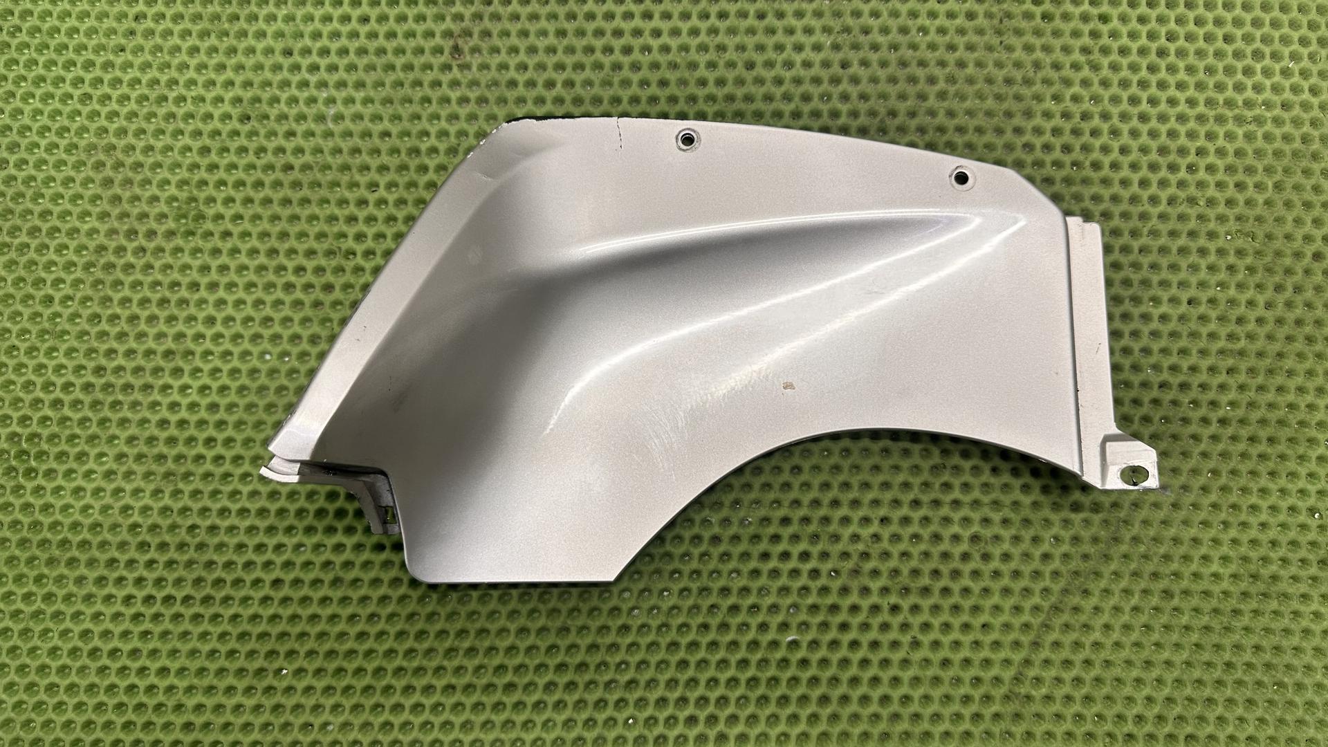 Накладка облицовки передка правая R1200ST K28 46637673722