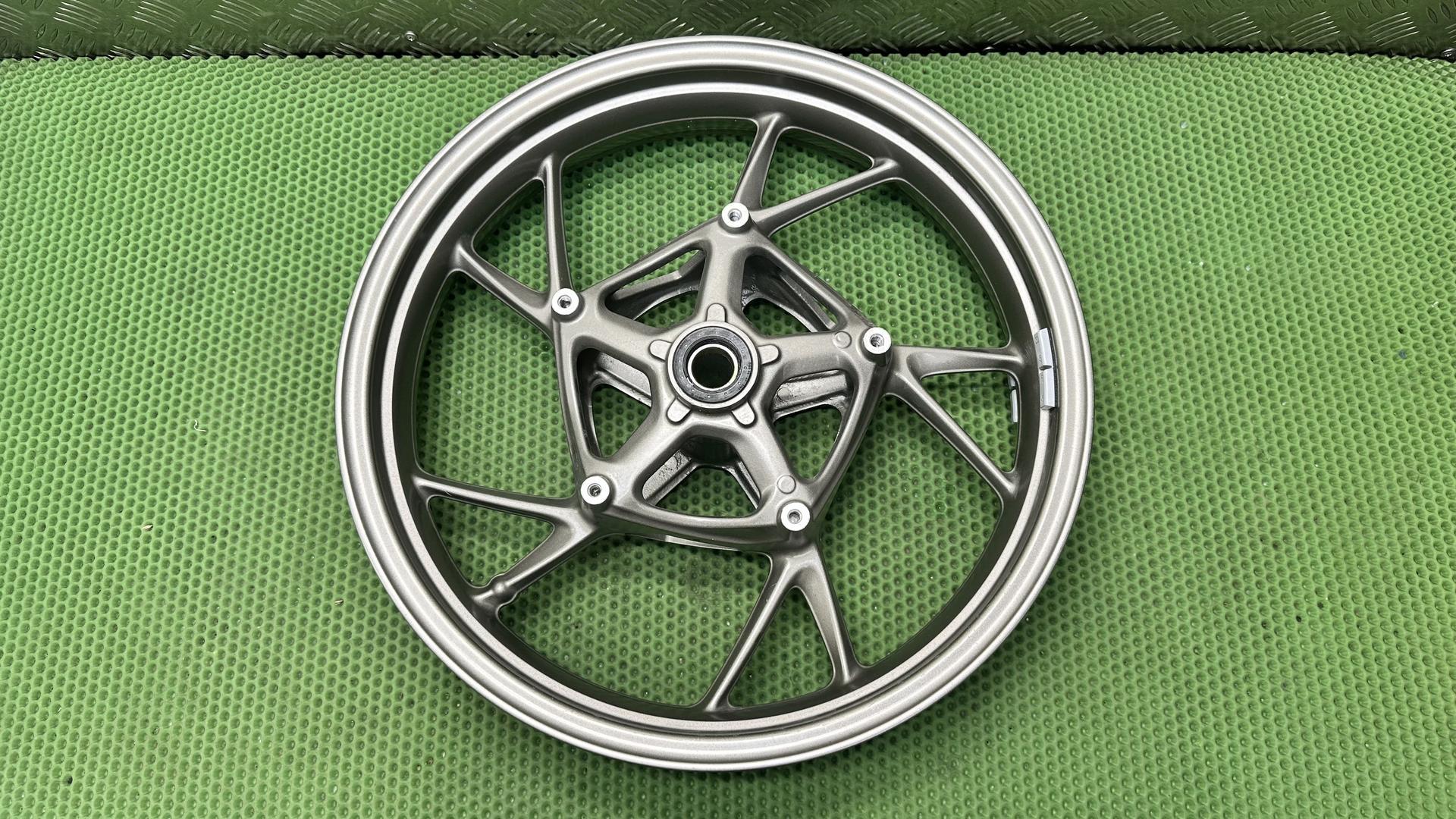 Переднее колесо K1600GTL (Magnesium Met Matt (N32)) 36318532523