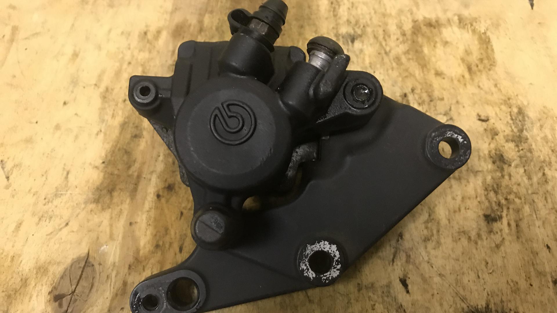 Тормозной суппорт без накладки Зд 34218530066