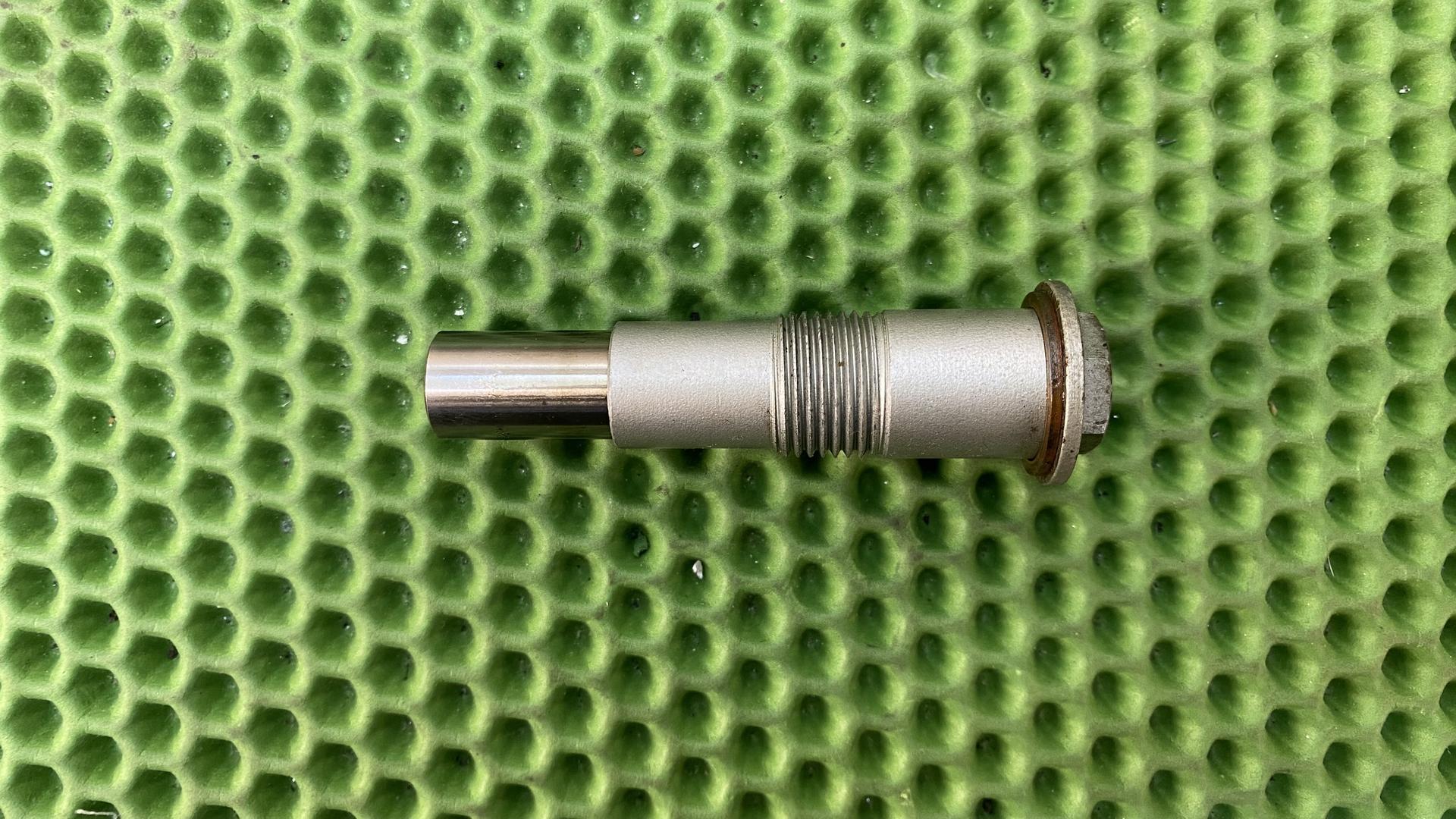 Натяжитель цепи левый R1200 сухой дорест. 11317656922