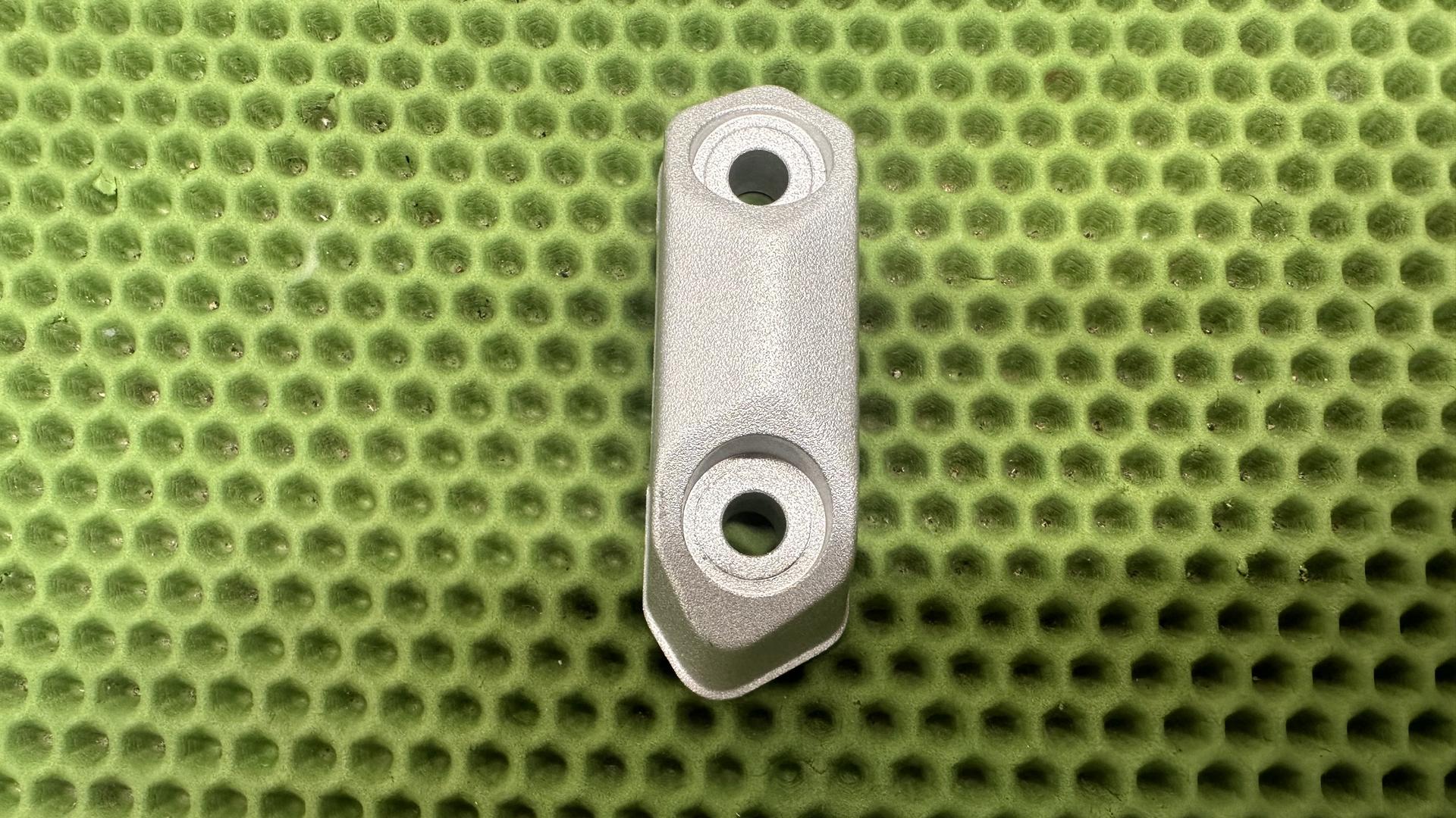 Зажим руля правый R1300GS/GSA KA1/KA2 32717922844