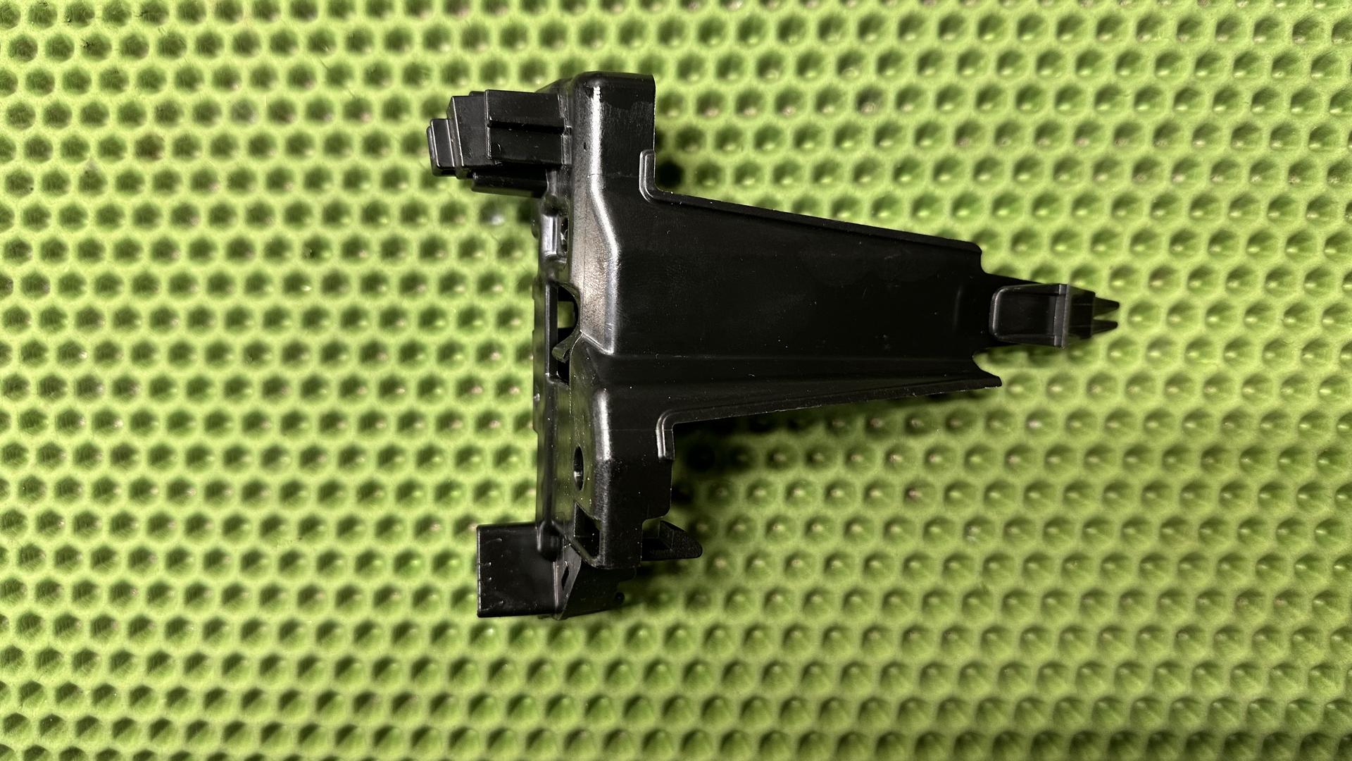 Прижим блока ЭБУ R1300xx KA1-5 61357922055