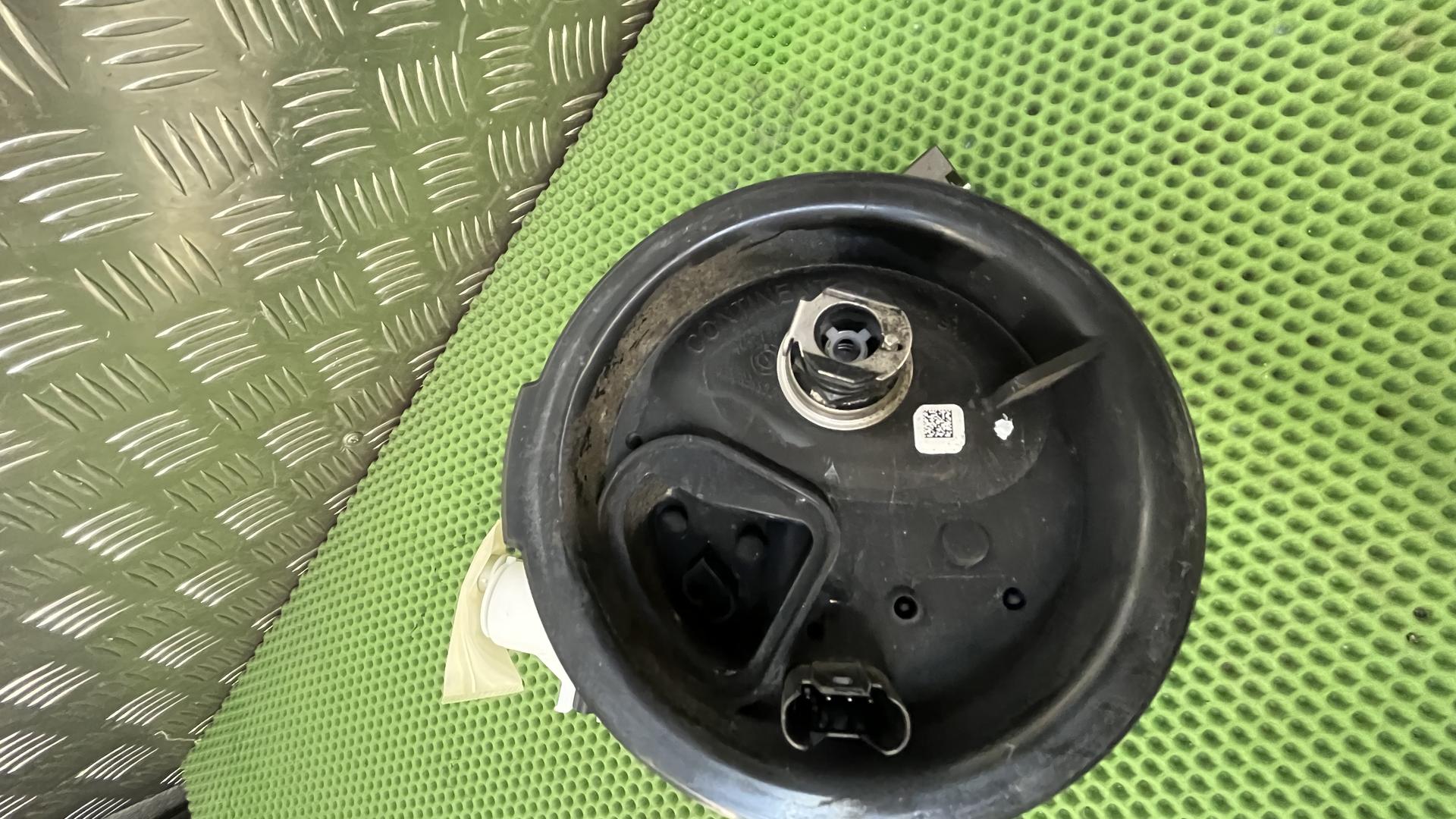 Топливный насос 16148563526