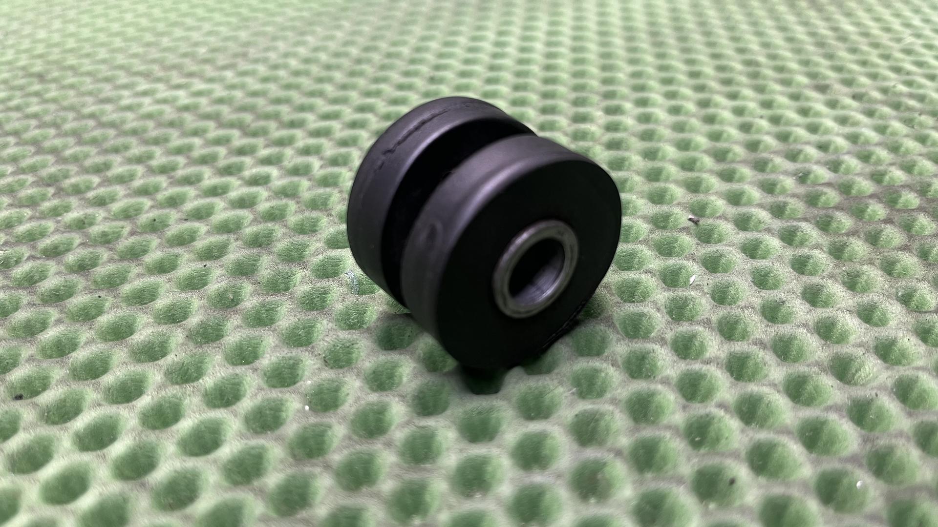 Втулки стойки амортизатора 31422311994