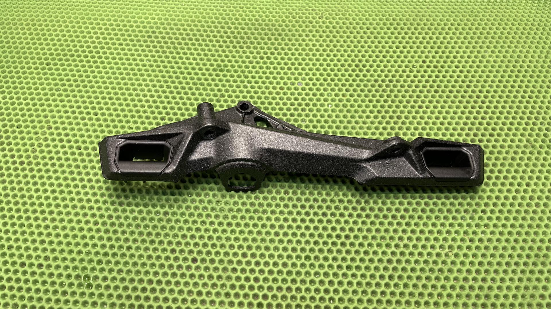 Кронштейн кофра правый R1300GS KA1 46621541472