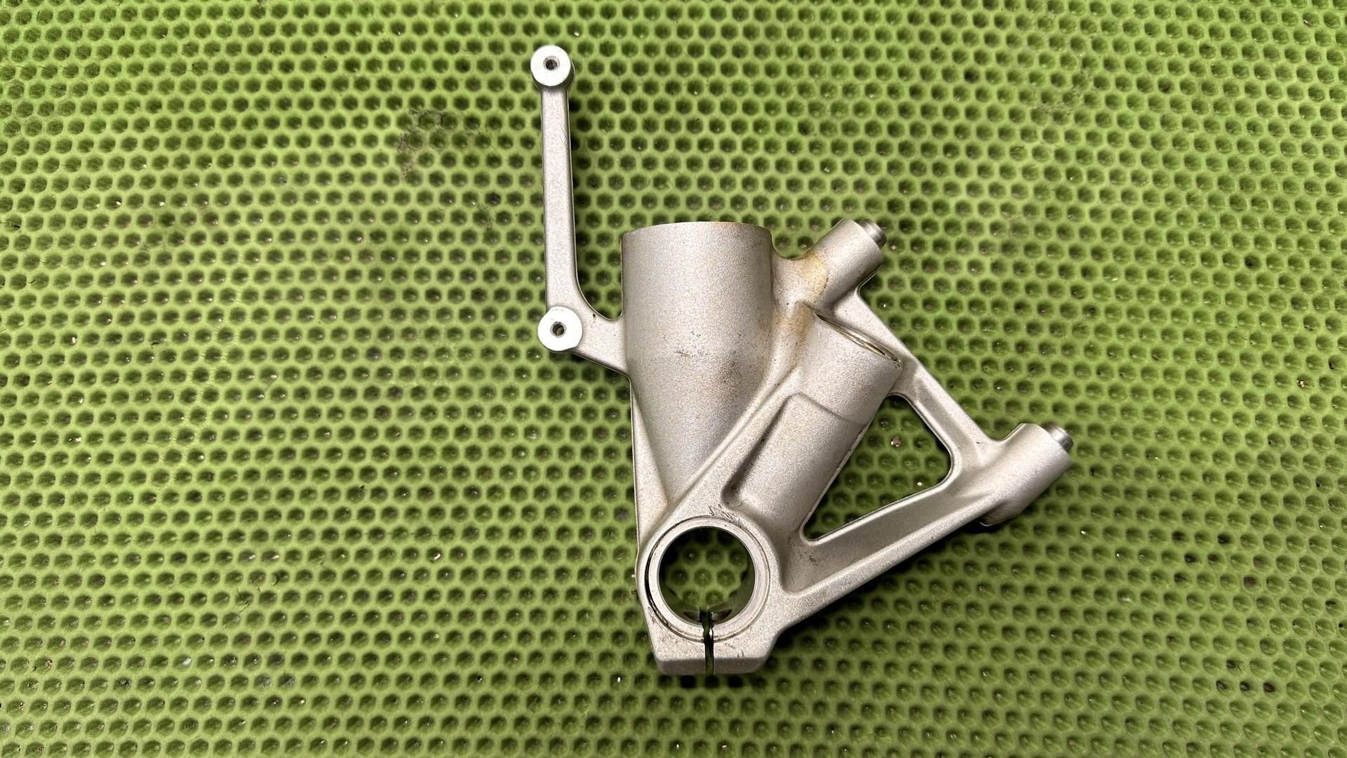 Башмак вилки левый S1000RR K46 дорест. (09-14) 31427718379