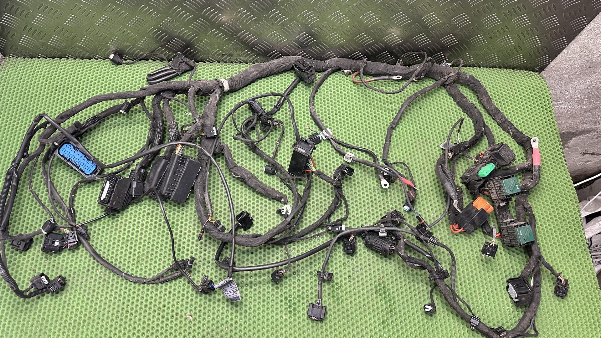 Основной жгут проводов 61118551525