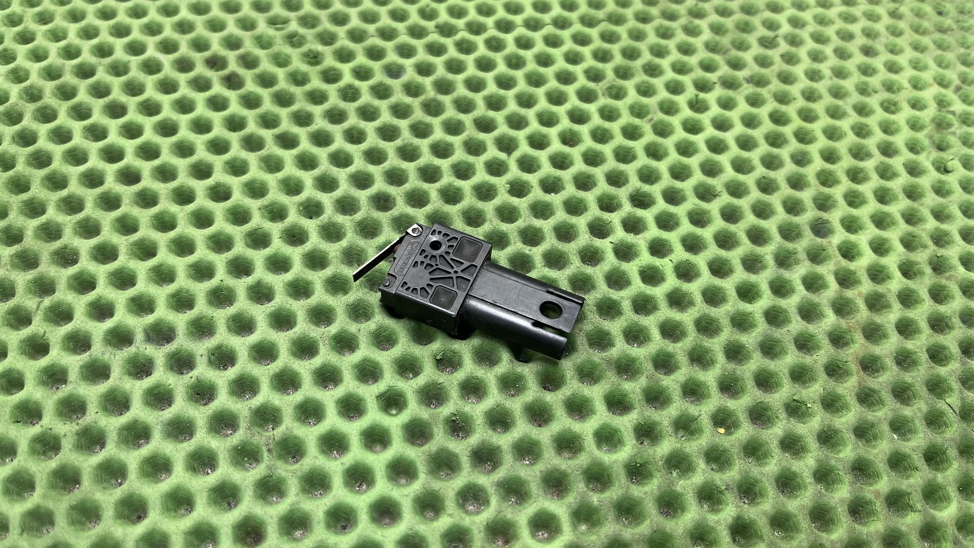 Микрик 1-контактный 32728529360