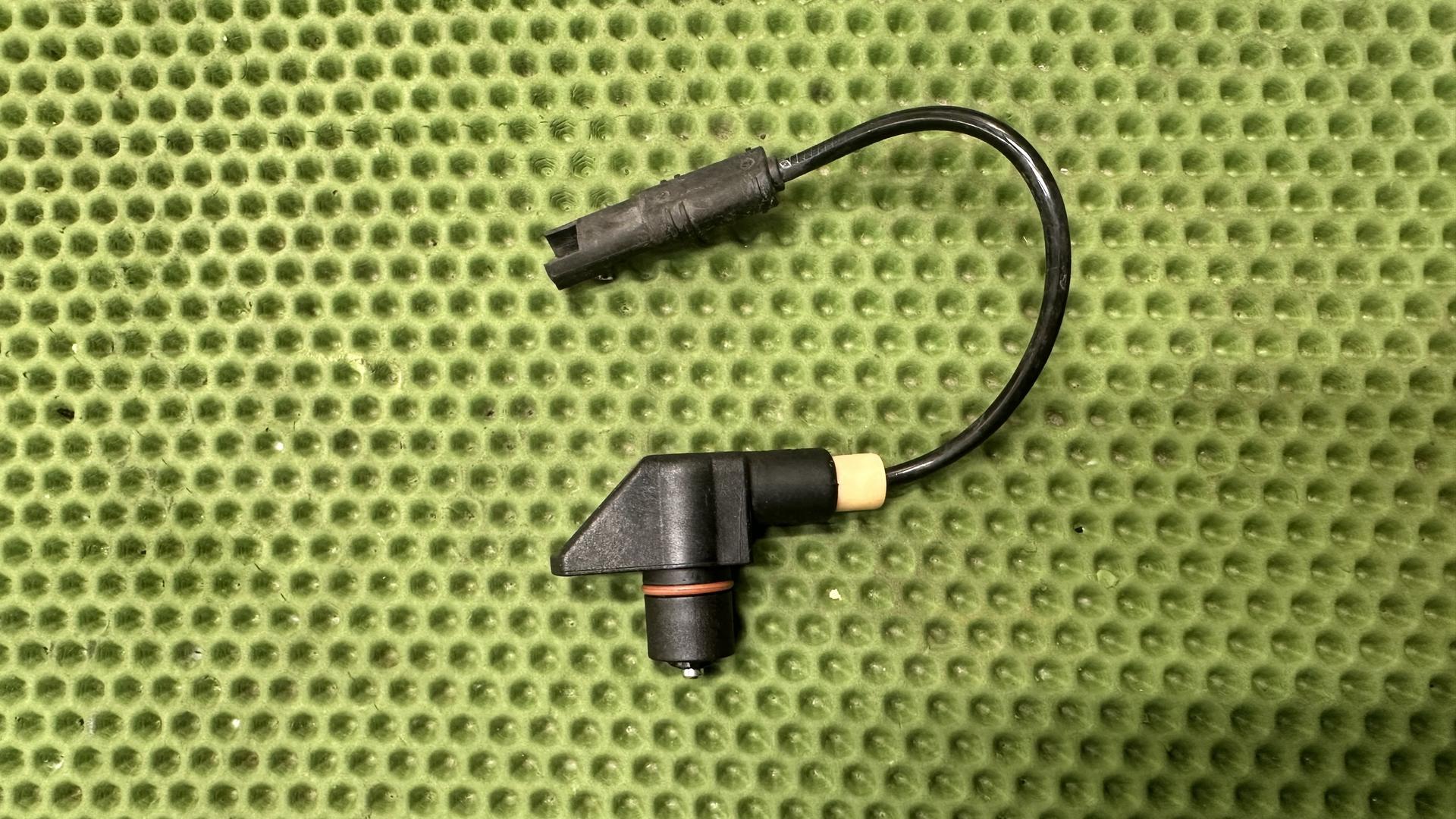 Датчик положения коленвала 12727674201