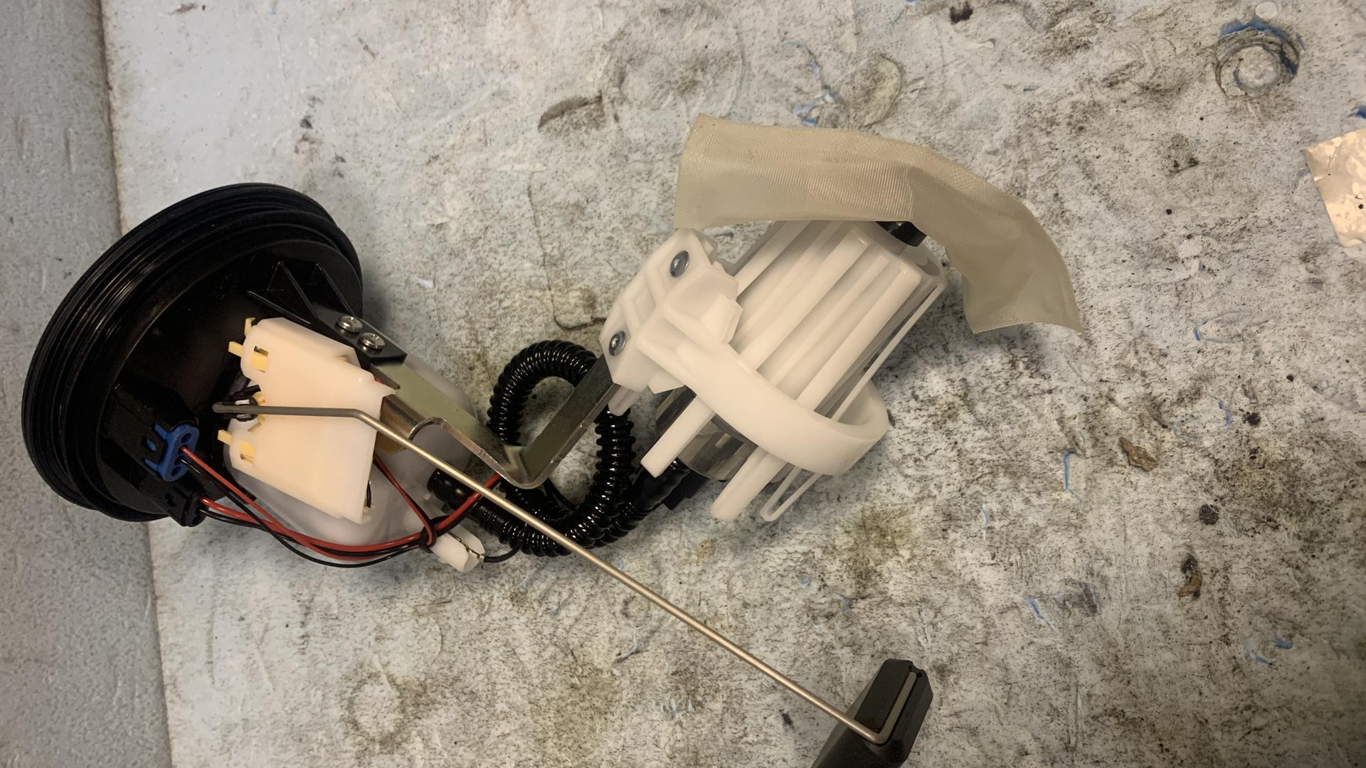 Узел топливного насоса 16148393577