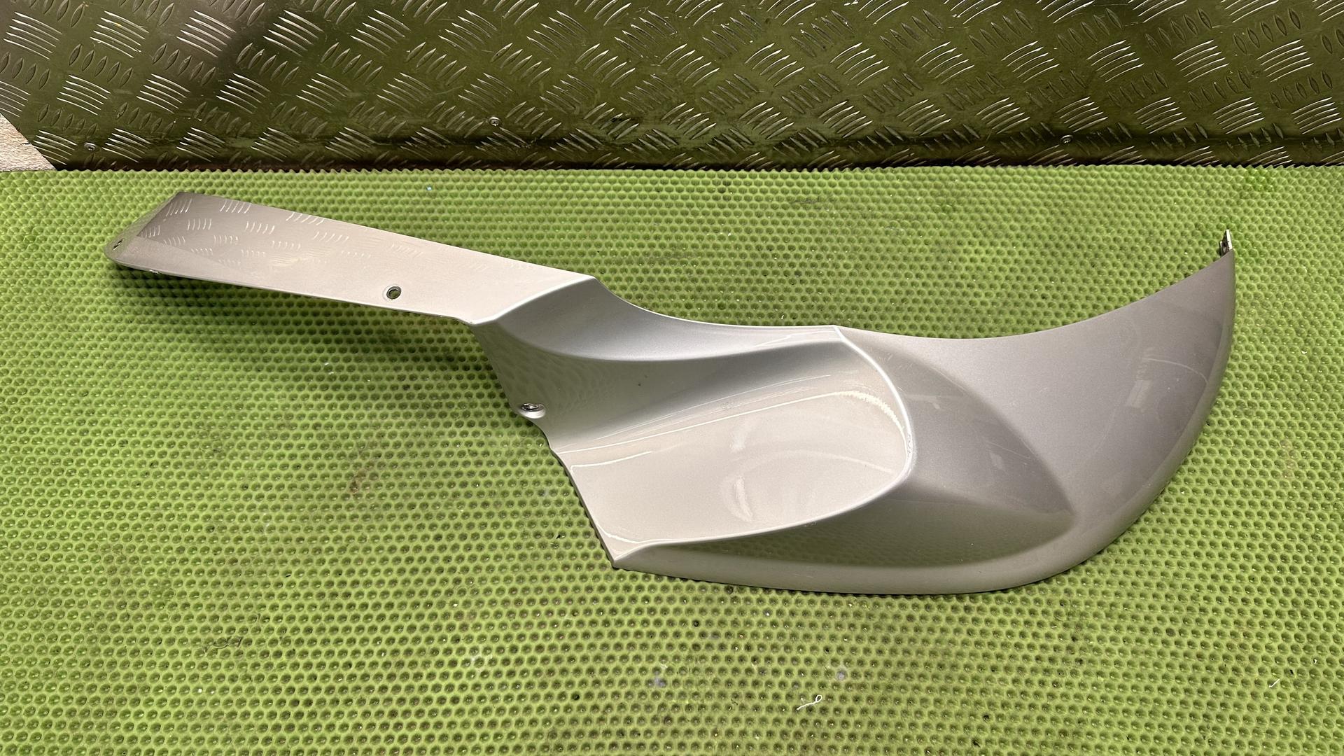 Облицовка бака (кожух) правая R1200ST K28 46637673728