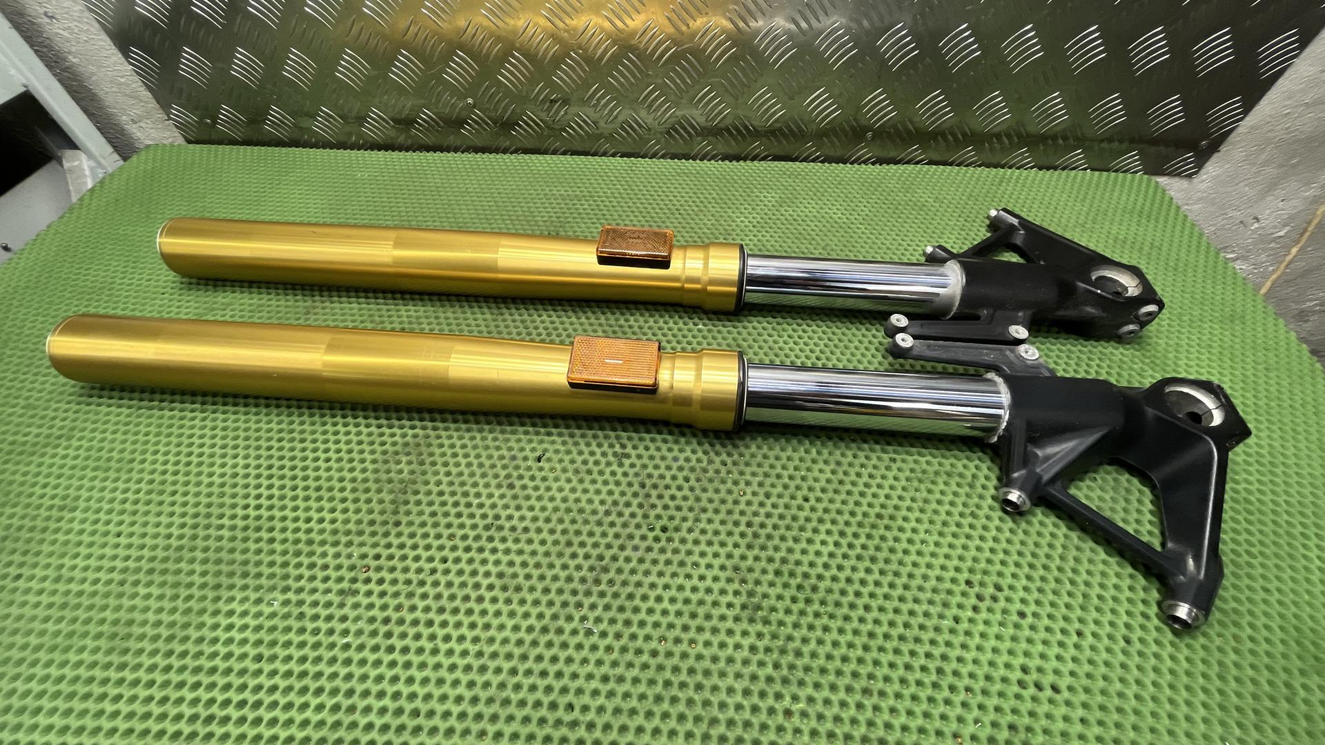 Вилка в сборе F900xr Золотая 