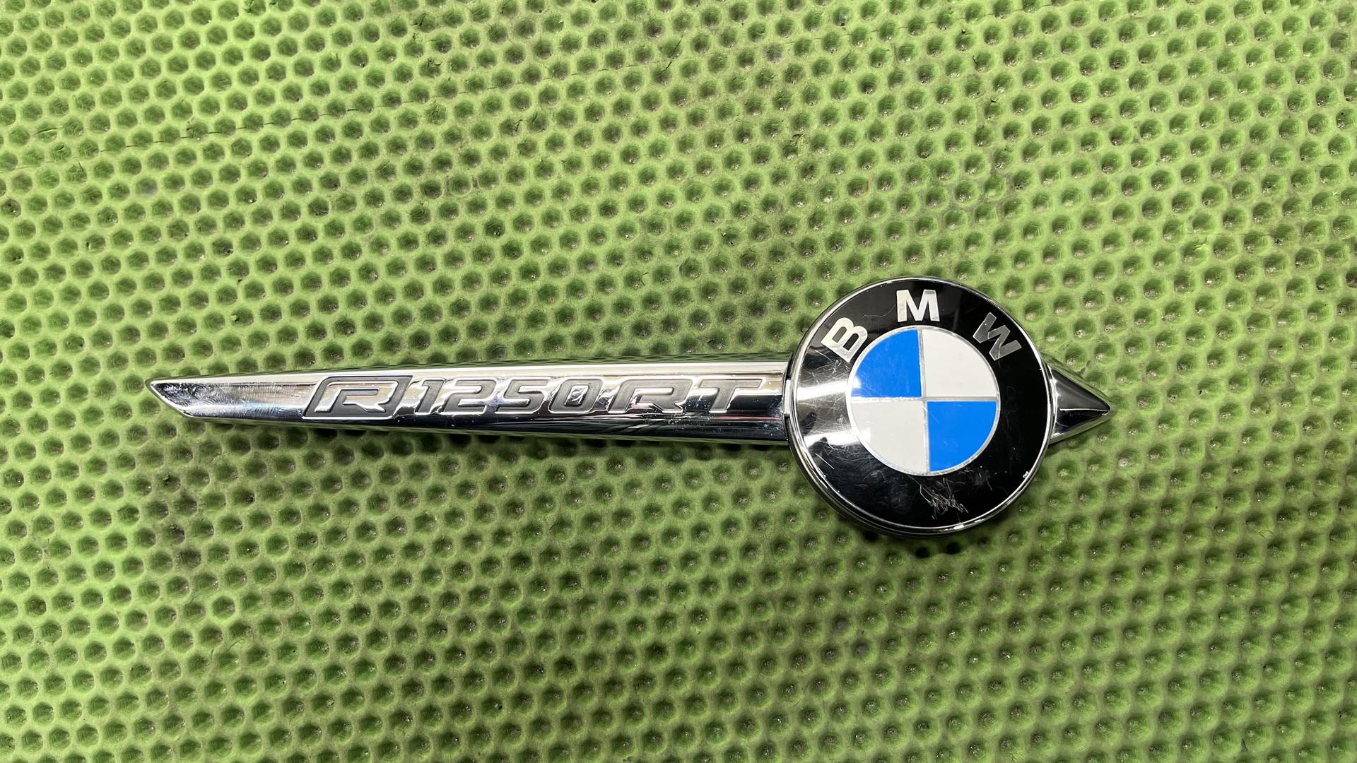 Держатель эмблемы Л 46638382823