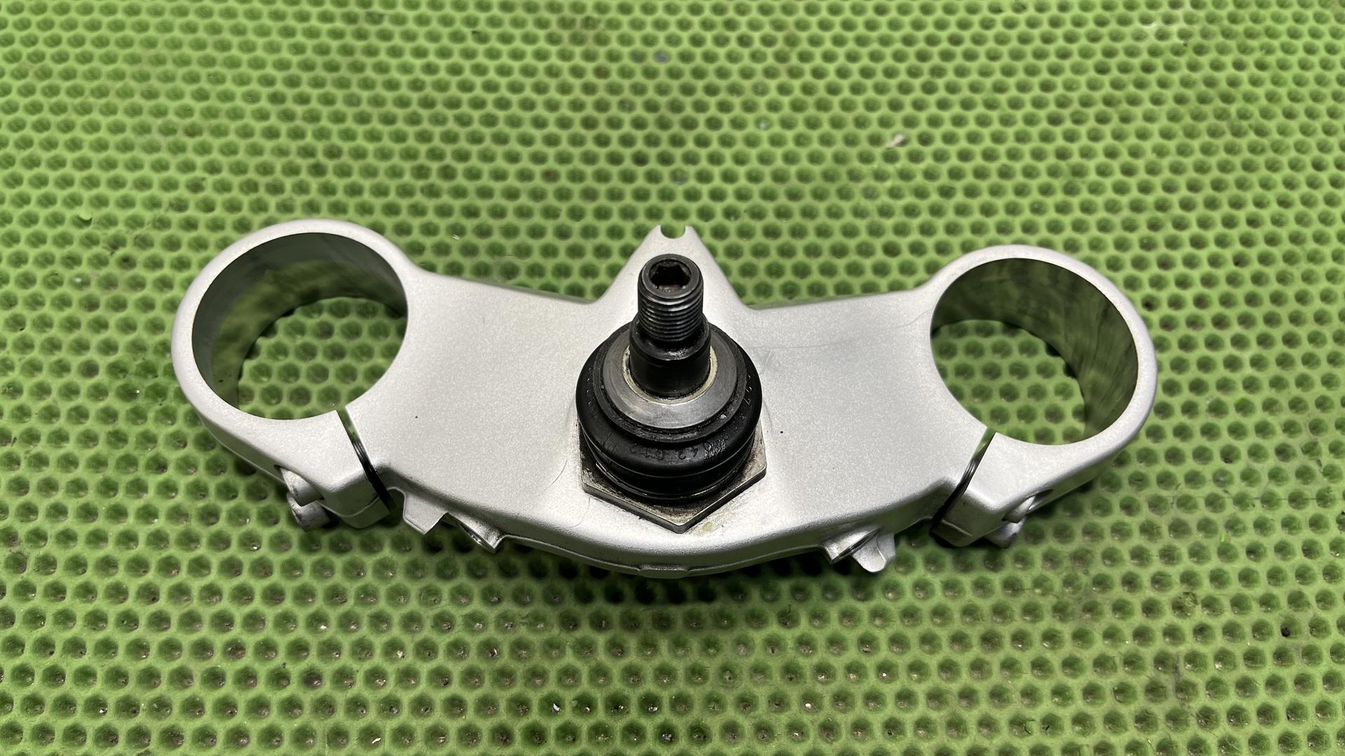 Траверса нижняя R1200ST K28 31427670282