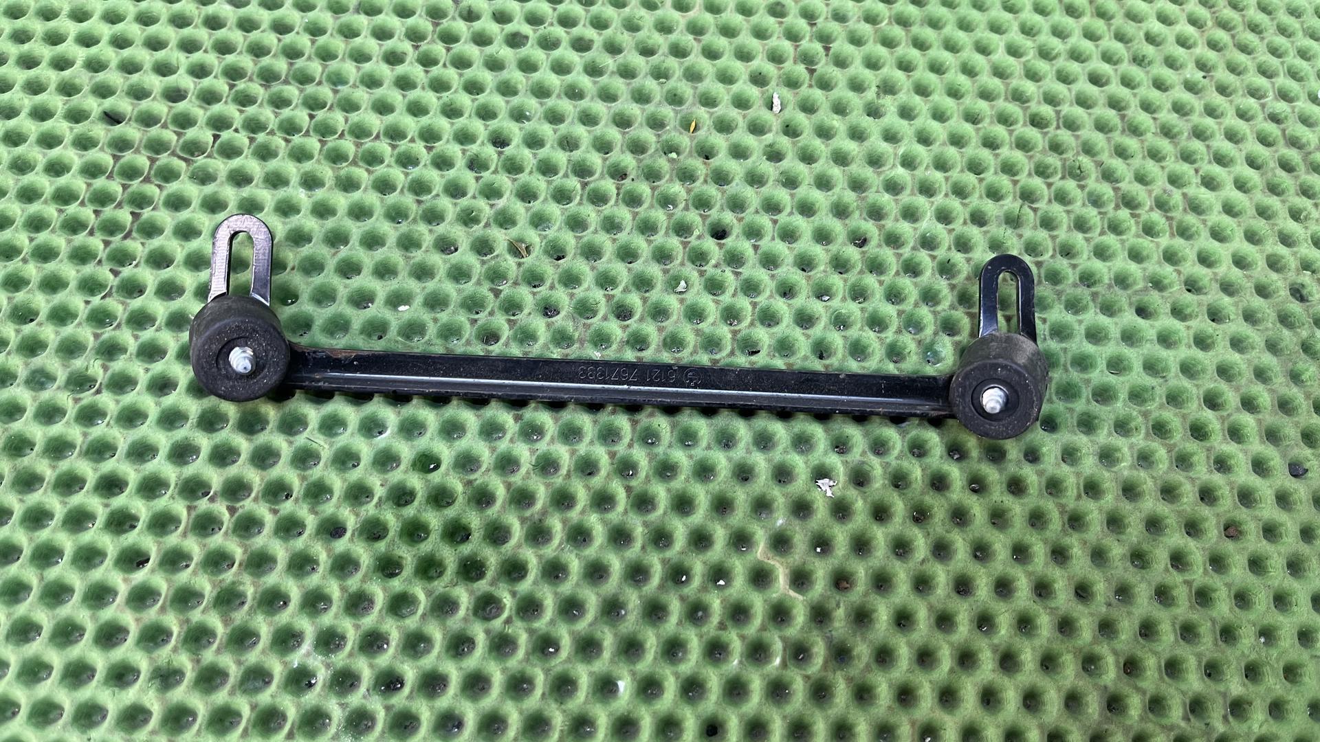 Держатель аккумуляторной батареи 61217671333