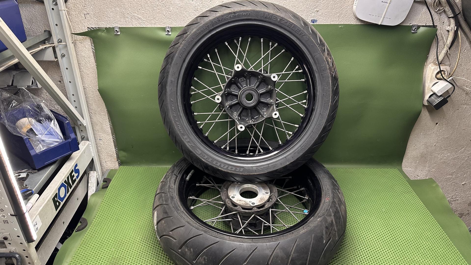 Комплект спицованных дисков черные (дорест) RnineT 