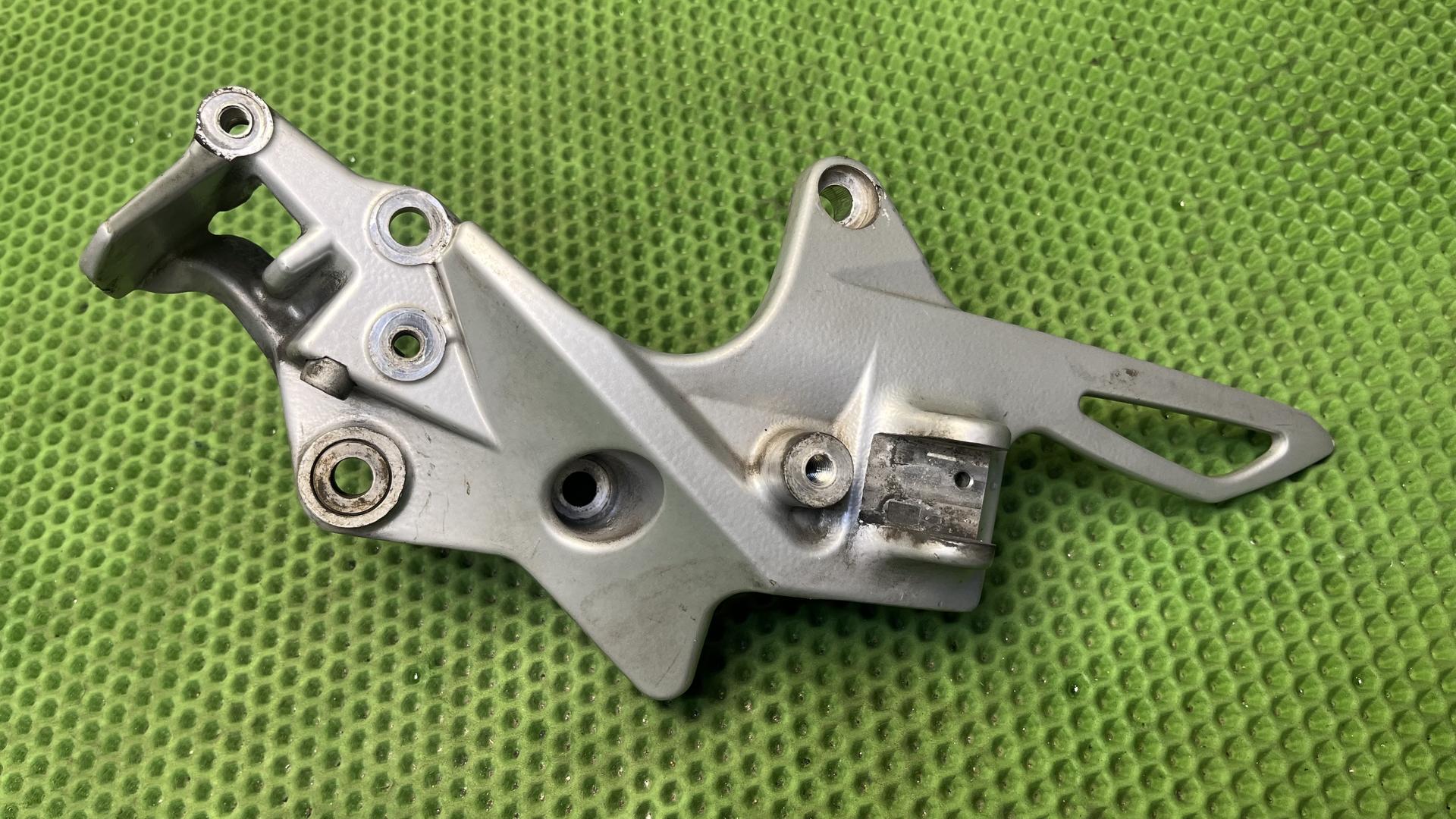Планка упора для ног Л F800 S/ST/R 46717678669