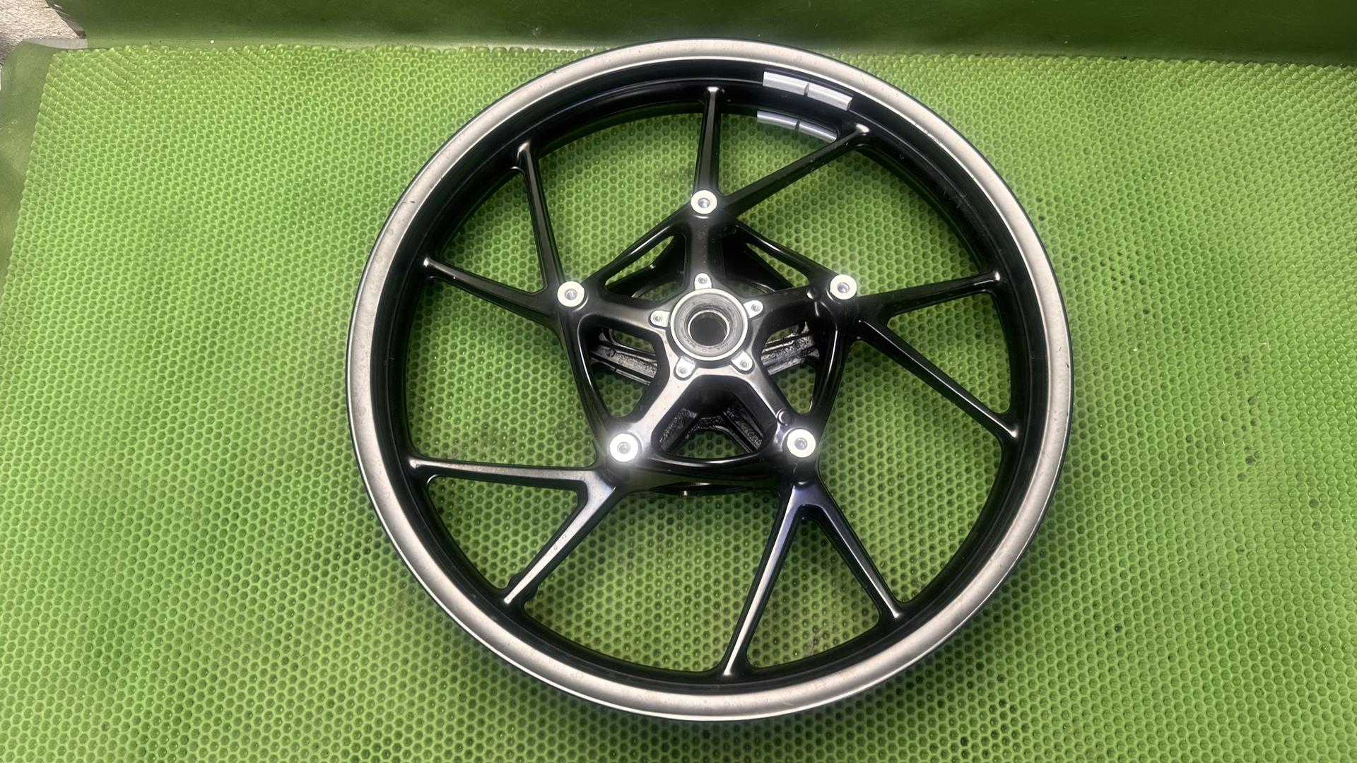 Диск передний черный 2.5X19 F750/800GS K80 36318388561