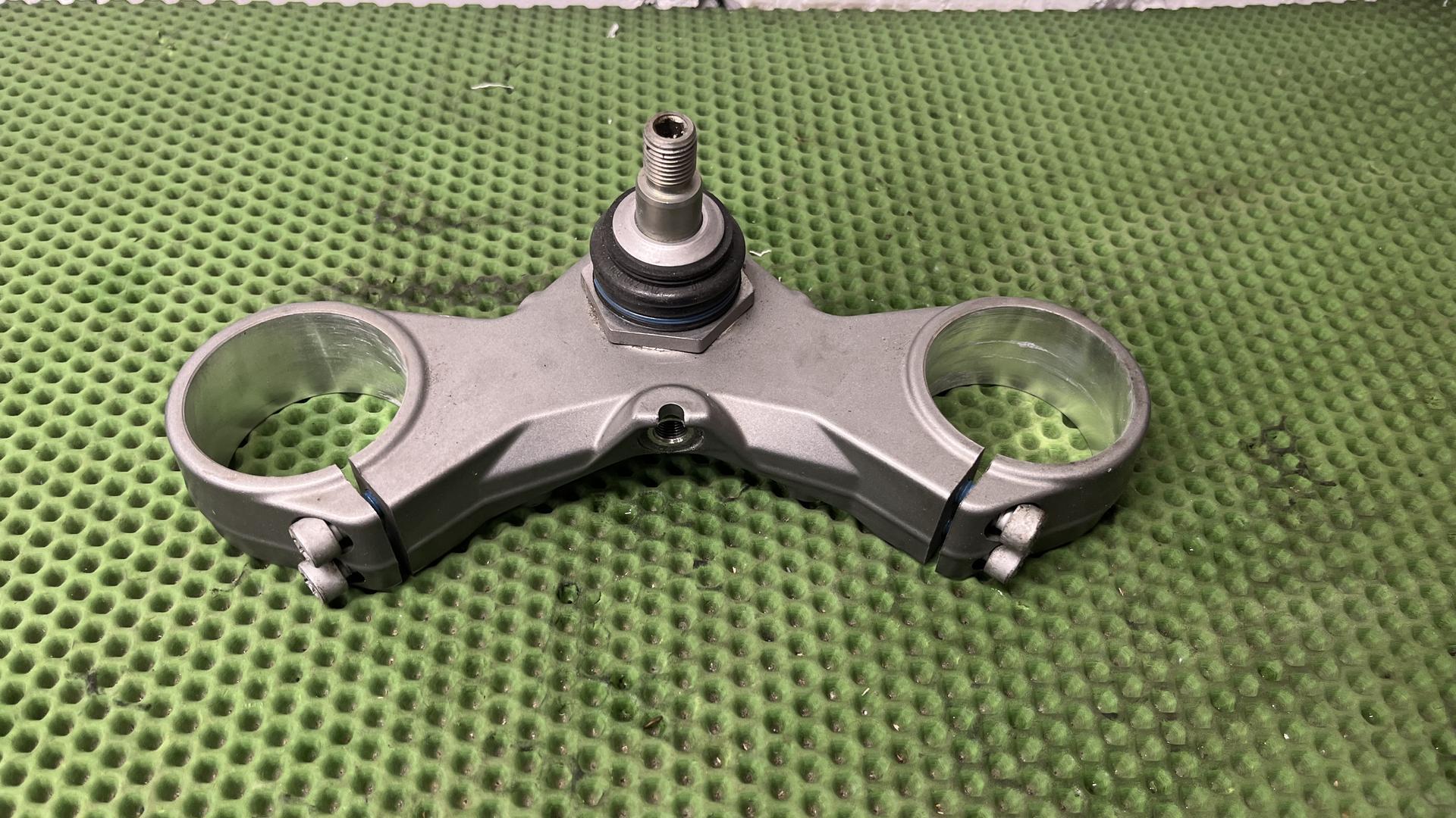 Перемычка вилки Нж с шаровым шарниром 31428542285