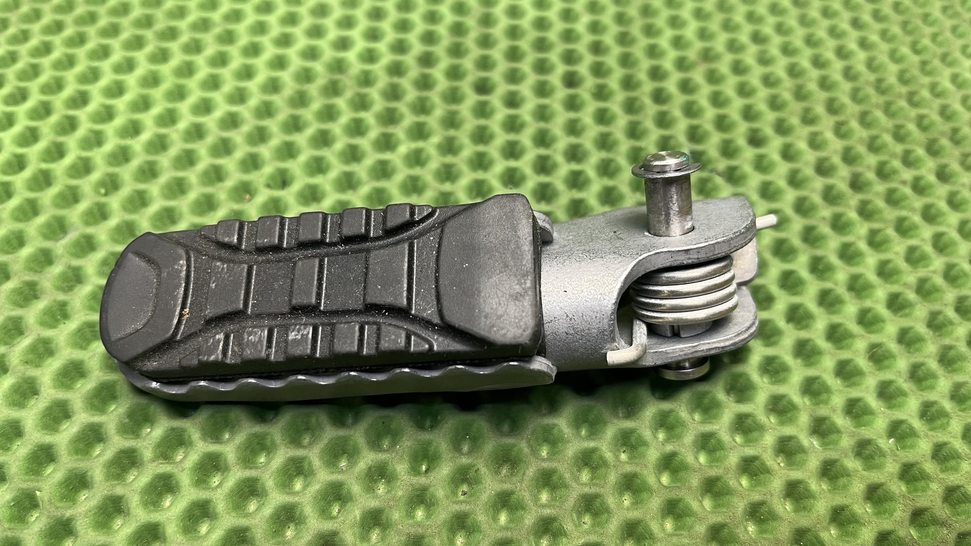 Подножка водителя левая 46715a76025