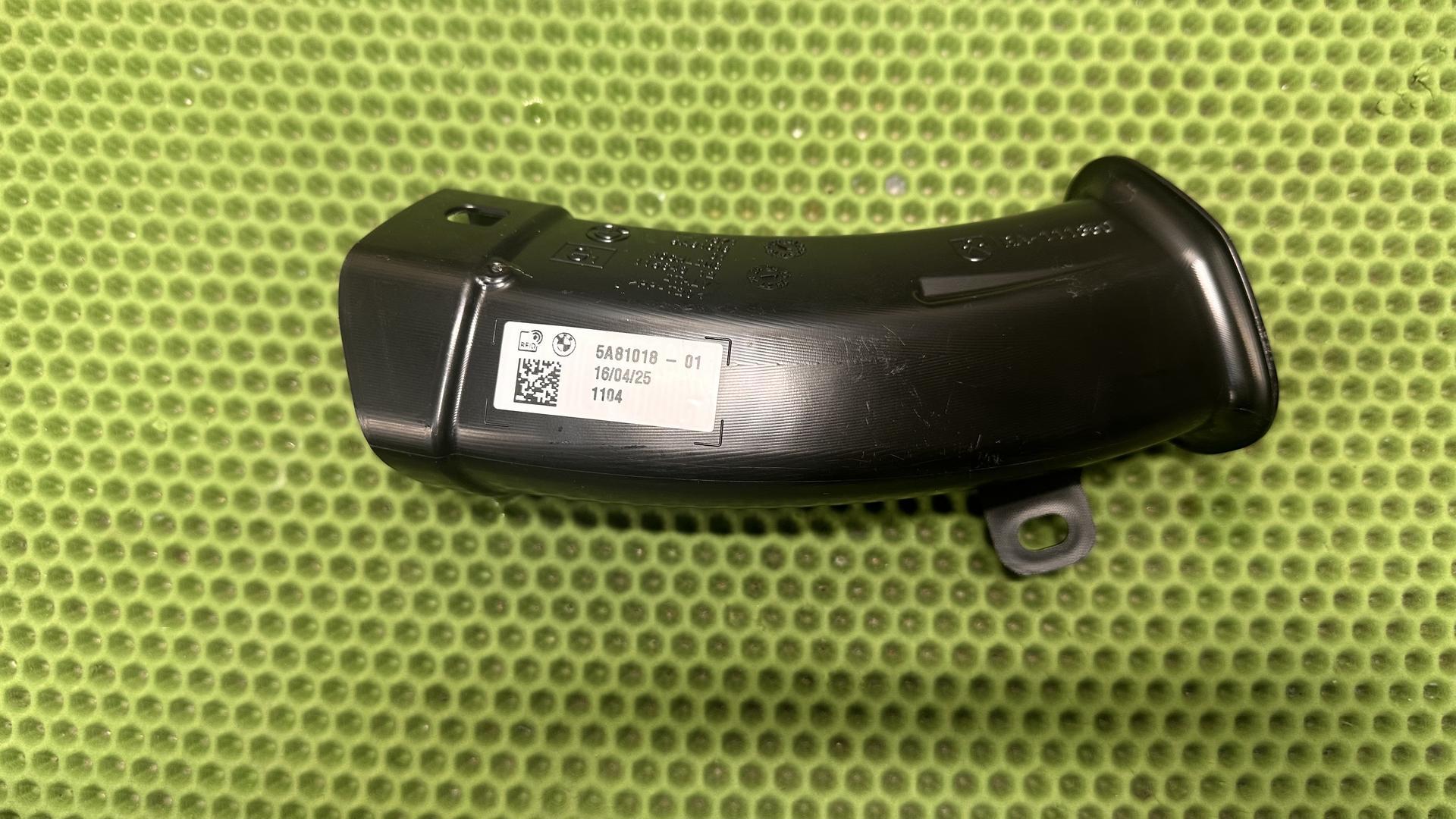 Всасывающий патрубок правый R1300GS/GSA KA1-2 13719829386